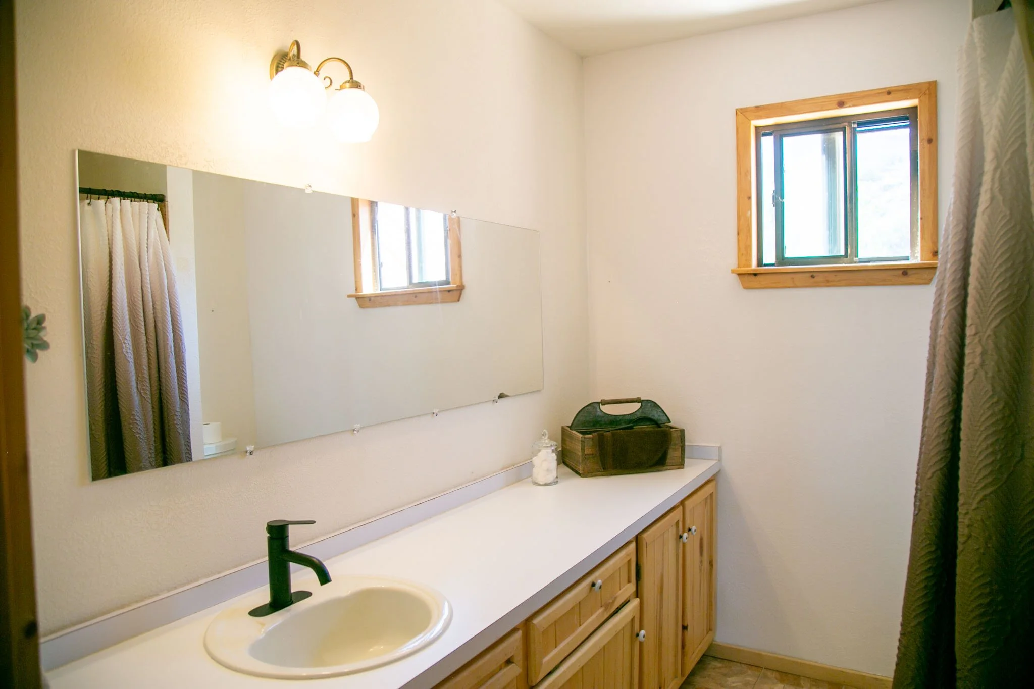 UpstairsFullBathroom28920Hwy149CreedeCO81130.jpg