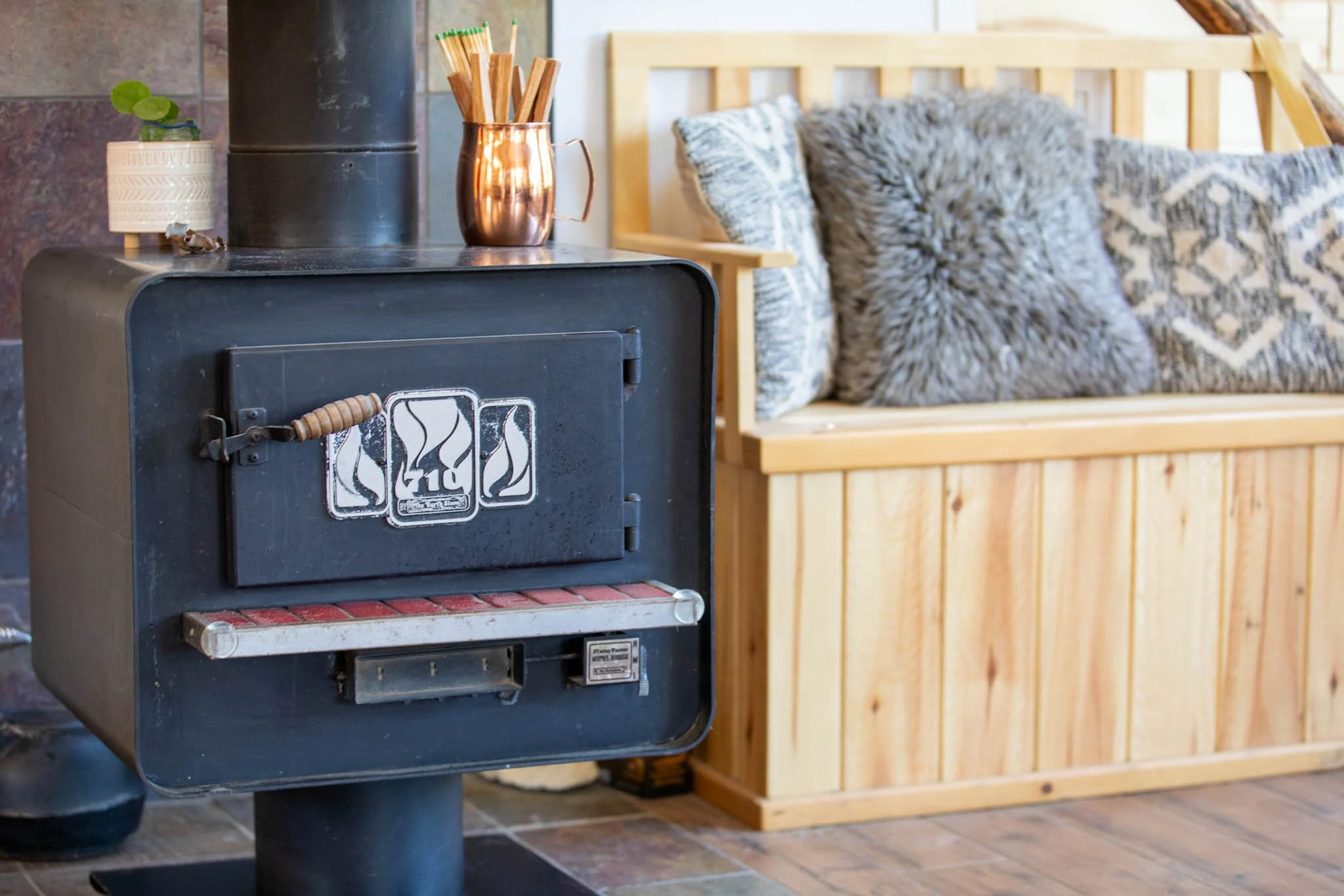 DiningRoomFireplace28920Hwy149CreedeCO81130.jpg