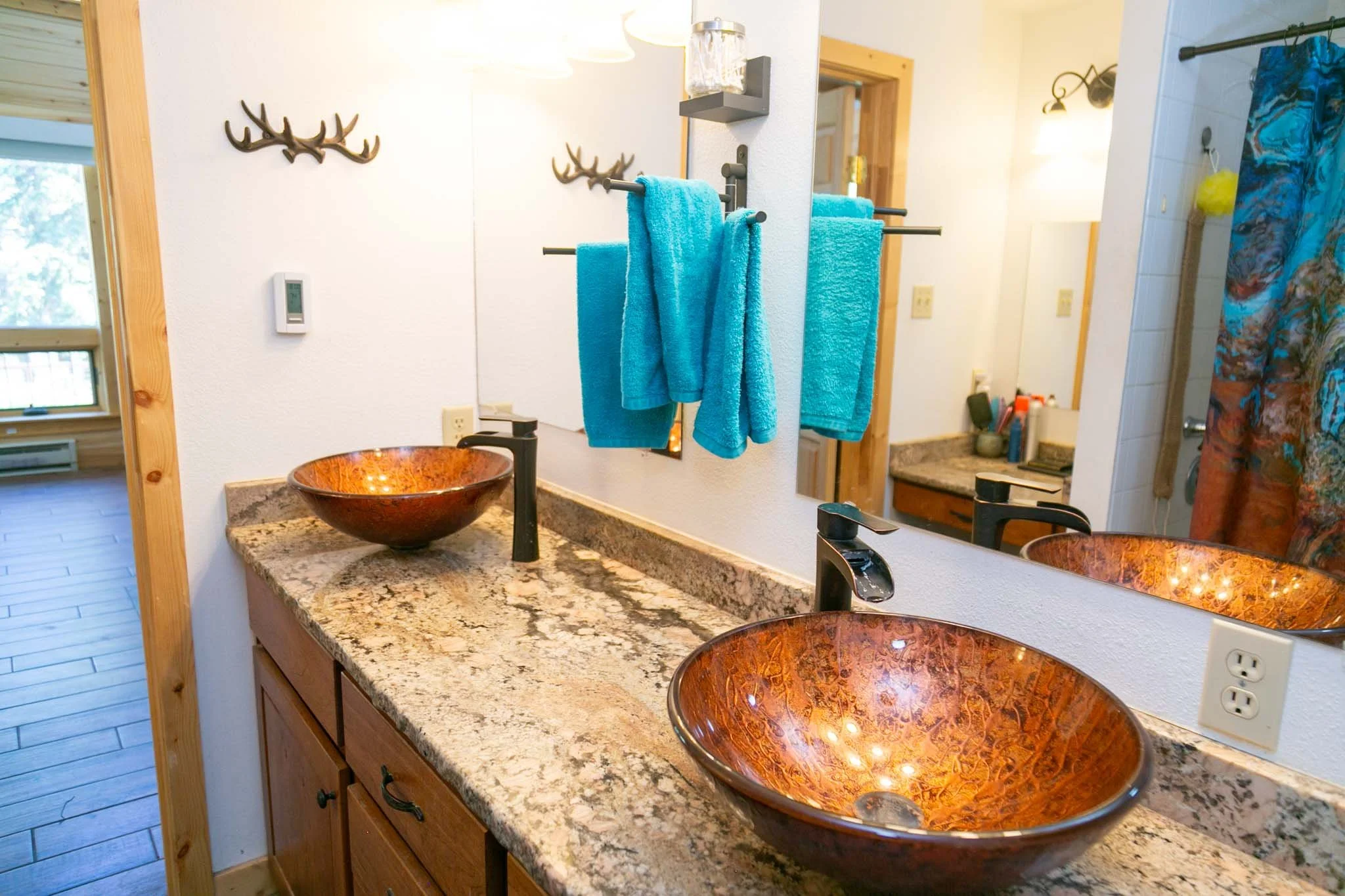 2PrimaryBathroom28920Hwy149CreedeCO81130.jpg