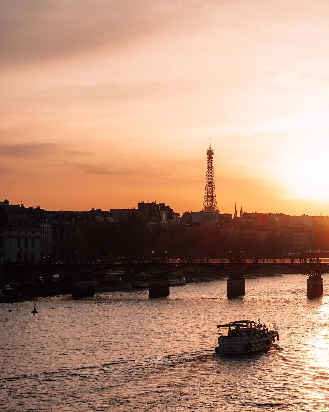 Paris, FR | April 2025

Spring sunset around the Seine.

-

#parisphotography #cityphotography #parisseratoujoursparis #parisfrance #streetphotography #travelphotography #sonya7iii #sonybelgium #sigma2470 #sigmaart #cityscene #springphotography #adve
