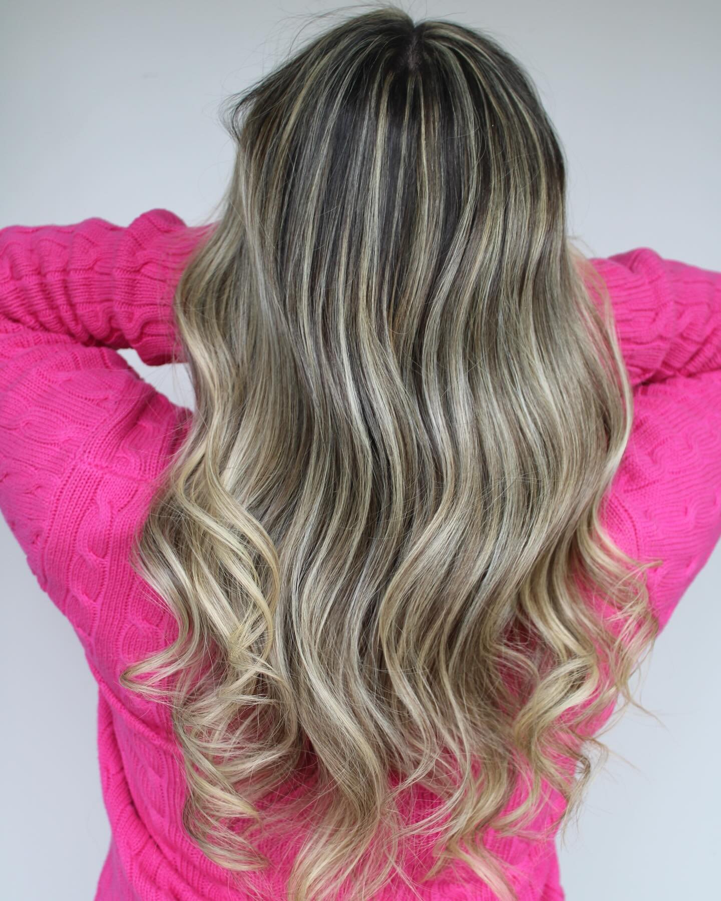 Elevating tones and textures, one highlight at a time🤩
highlights & style done by @beautyhairby_bora ✨
📍Darien, CT
•
•
#balayageartists #wellablondor #wellacolor #beforeandafterhair #haircolorist #hairgoals #hairislife