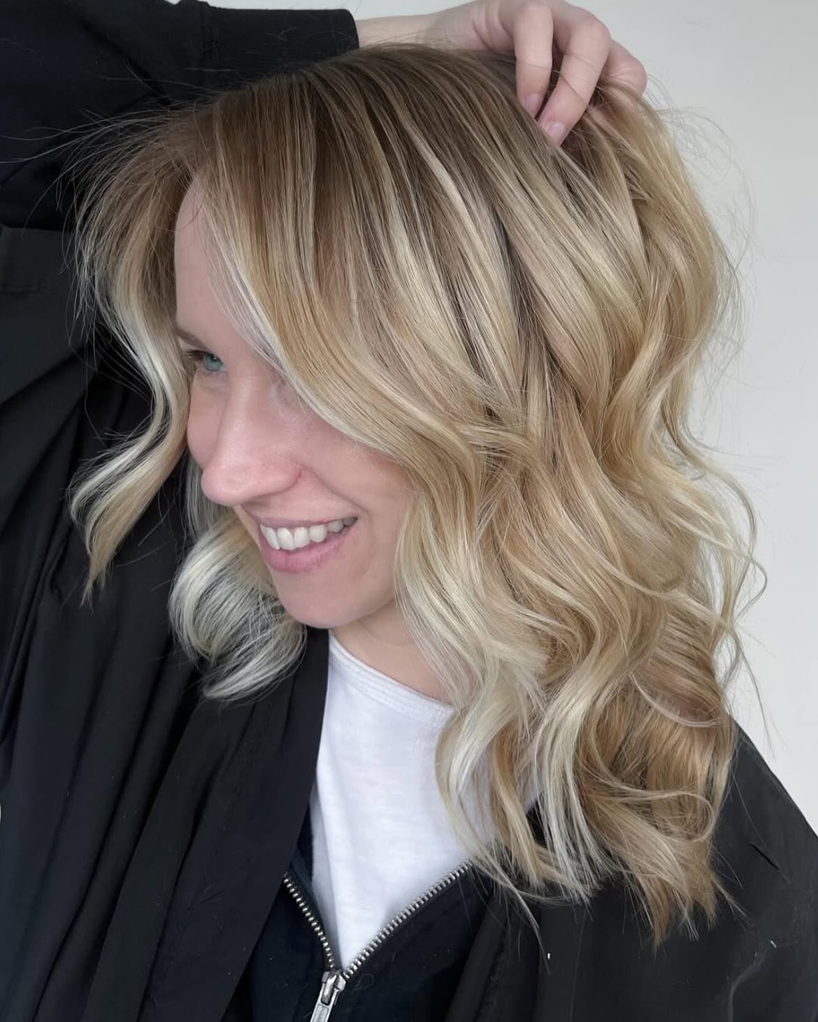 This glow-up is next level😱🤩
balayage & style done by @hairby_sierradel
📍Darien, CT
• text 203-571-9497 to book today!
•
•
•
#balayagedandpainted #balayage #hairstyling #hairoftheday #hairobsessed #balayagelove #hairlove
