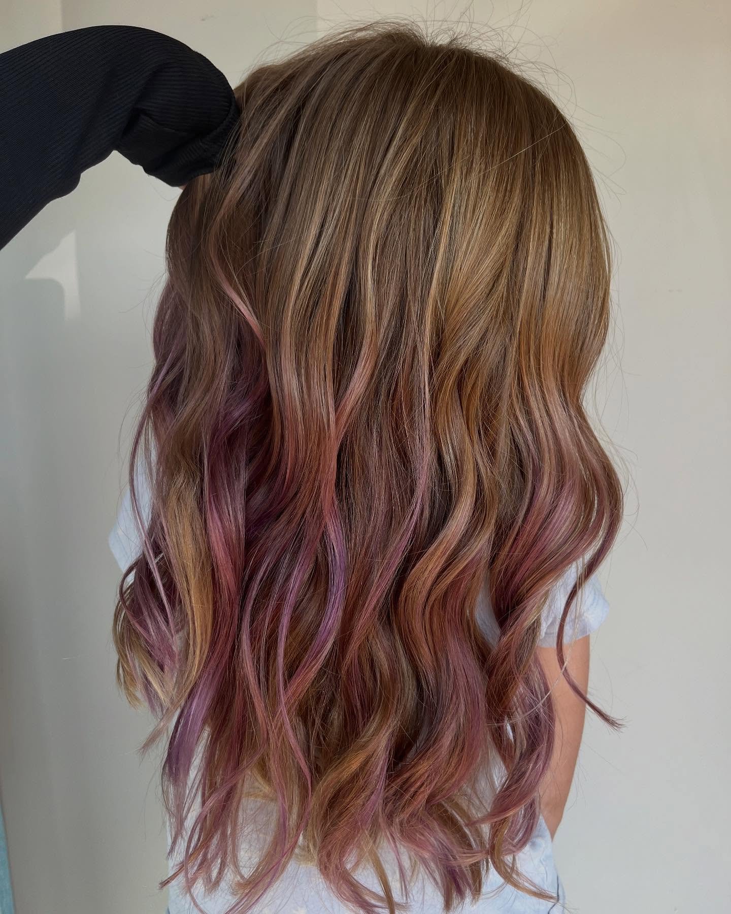 Serving looks with a splash of lavender💜🦄
color & haircut done by @__hairbyalexa__
📍Darien, CT
•
•
#balayageombré #balayageartists #colorist #joicolor #hairstyles #purplehairstyle #hairgoals #hairstyle #haircolor #wellablond
