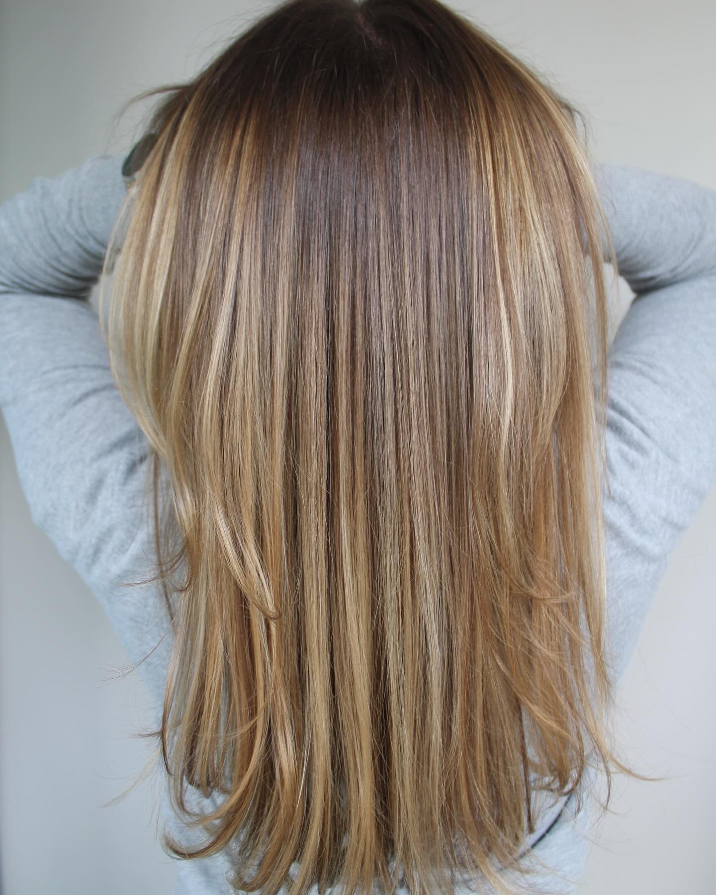 Catching the light just right👏✨🪩
balayage & haircut done by @__hairbyalexa__
📍Darien, CT
• text 203-571-9497 to book your appointment today!
•
•
#beautifulday #balayegeeducation #balayages #balayegehighlights #colorhair #well