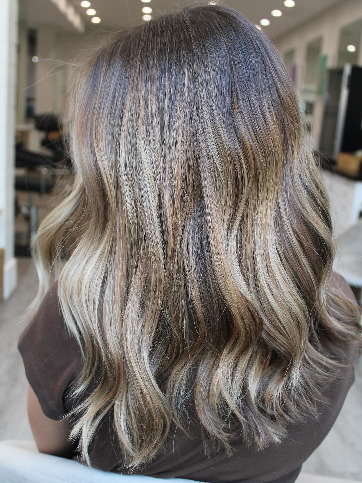 When your hair catches the light just right ✨
partial balayage & style done by @__hairbyalexa__
📍Darien, CT
• call 203-202-7266 to book your appointment today!
•
•
#balayageombré #balayageartists #balayageandpainted #bal