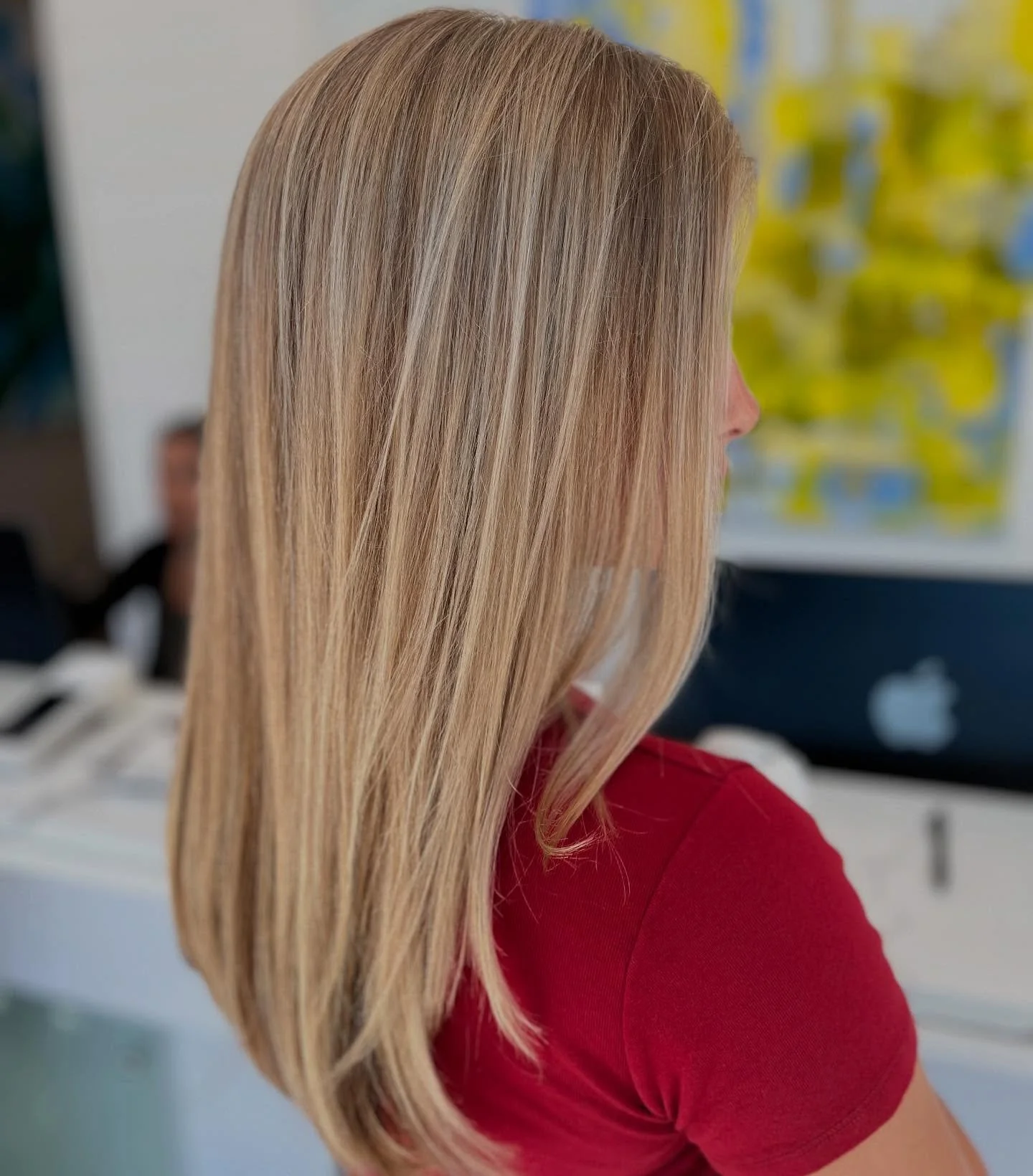 New grade, new hair, new vibe 🎒✂️
Face frame highlights + haircut by @__hairbyalexa__ , in our Darien location !
🍎New clients receive 20% off their service of choice
🍏Text 203-571-9497 to book today or click link in BIO
#backtoschool #newhairdo