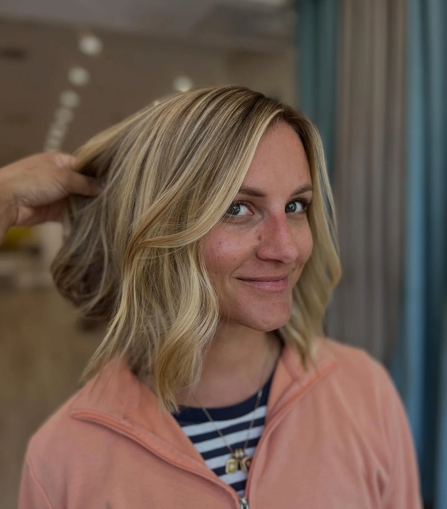 When the haircut frames your face and the highlights catch the light = chef’s kiss 👩‍🍳✨
12 week grow out ! 😍
color and haircut done by @__hairbyalexa__
📍Darien, CT
• DM to book your appointment! Link in BIO
•
•
#highli