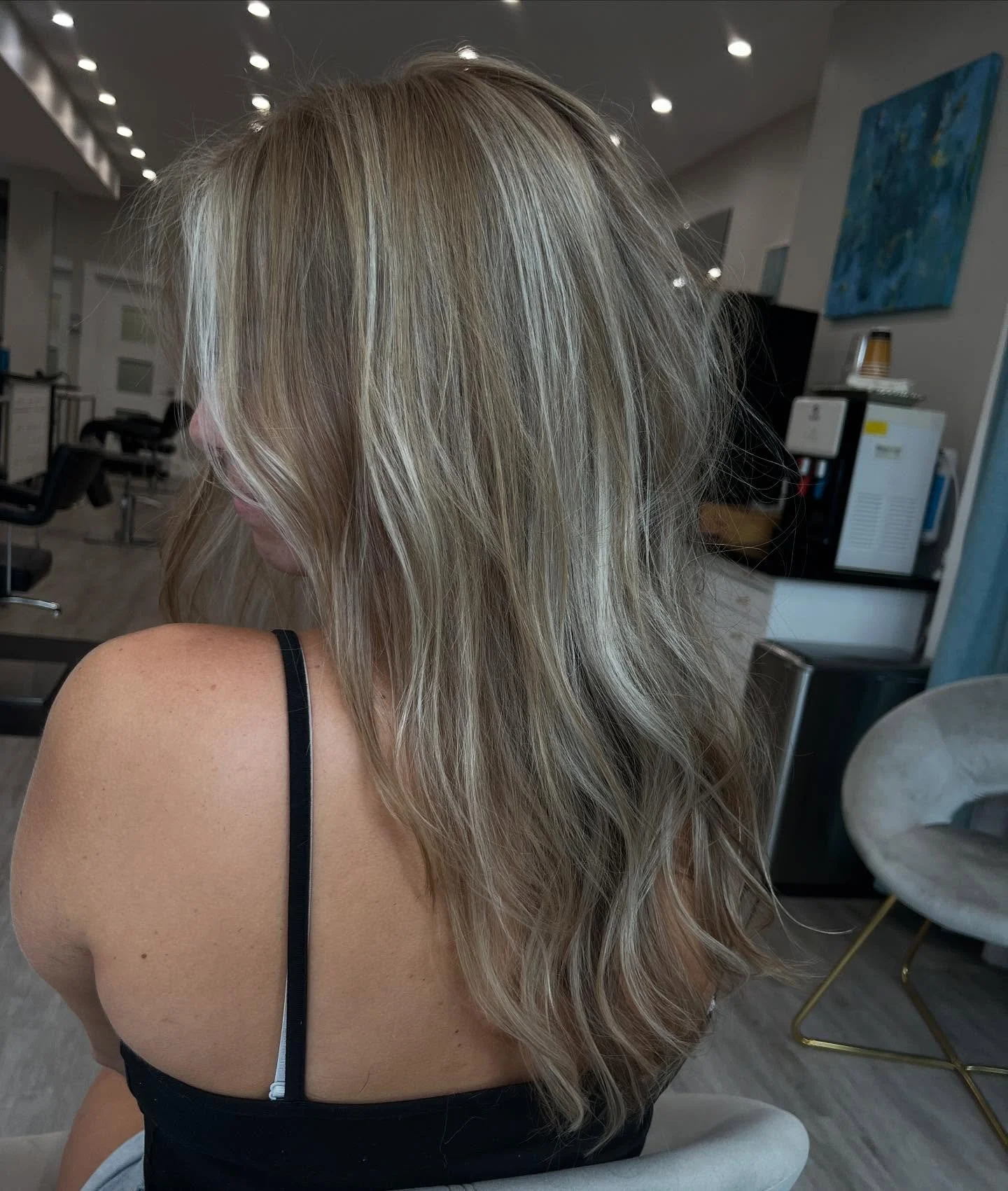 Blonde moments made better with a snip & a shine 💛
highlights + cut done by @crownedbyerika
📍Darien, CT
• text 203-571-9497 to book your appointment today!
•
•
#balayagedandpainted #balayage #hairinspiration #highlightshair #c