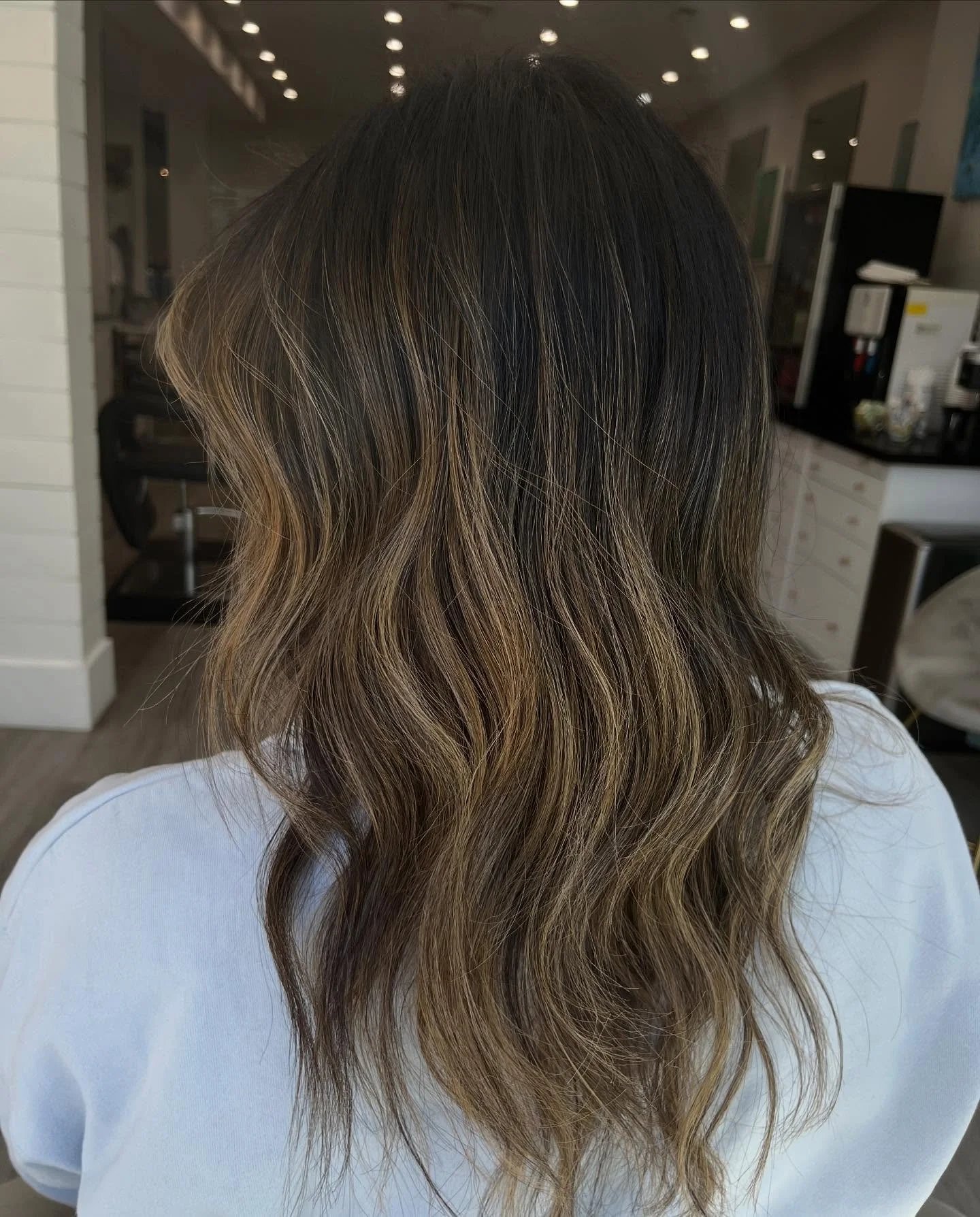 Balayage so smooth it melts into fall 💫
balayage & haircut done by @__hairbyalexa__ 
📍Darien, CT 
• call 203-202-7266 to book your Fall hair today! 🍂
•
•
#fallhairtrends #hair #haircolor #wella #mastersofbalayage #balayageandpai