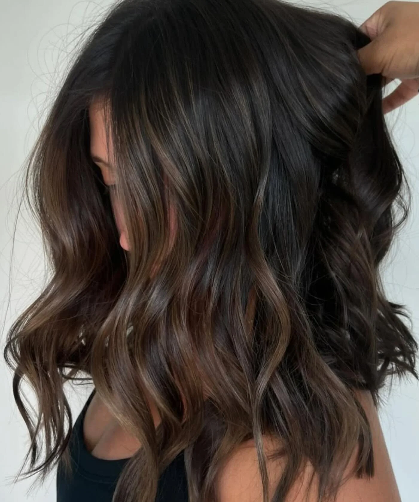 Fall tones hitting different 🍯🍂
Toner + haircut done by @__hairbyalexa__ 
• new clients receive 20% off their service of choice:) 
•
•
#balayagedandpainted #balayageombré #balayageinspo #hairstylist #hairstyles #haircolor #hai