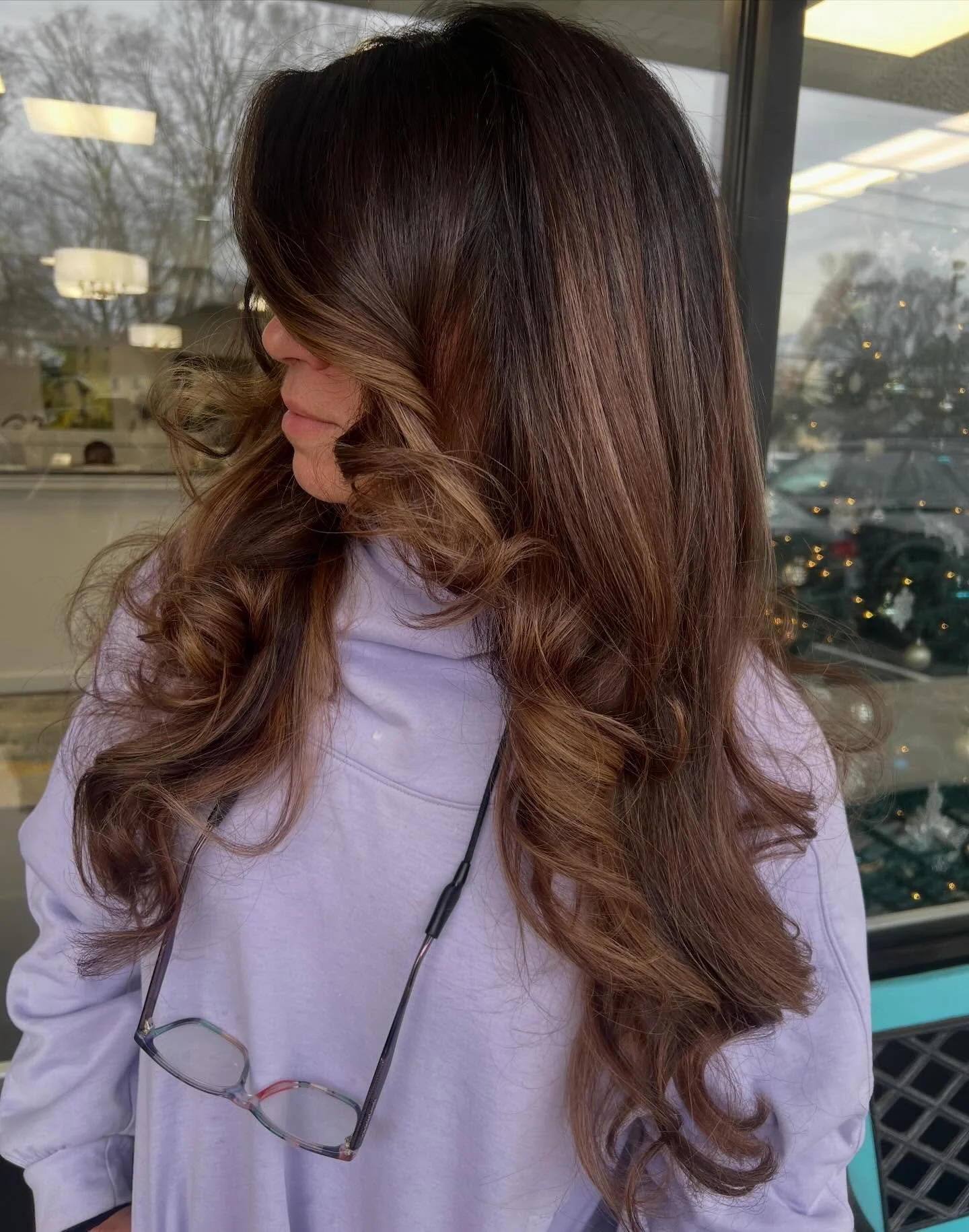 The perfect glow-up: face-frame highlights + glossy glaze + smooth blowout 🤍✨
Done by @manestylelyss_ in our Fairfield salon
&bull; Text 203-571-9497 to book your appointment today! 
&bull;
&bull;
#highlights #highlightshaircolour #hairstylist #hair