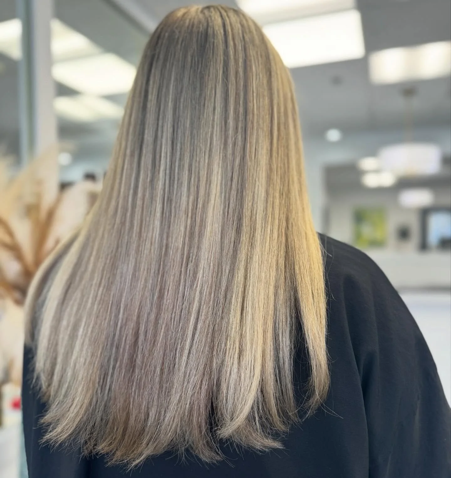 Nothing like full highlights and a gloss to bring your hair back to life ✨ Haircut to seal the deal by Ashley.
&bull; @ama_hair_ 
&bull; Text 203-571-9497 to book your appointment today! 
&bull;
&bull;
#blended #highlights #hairofinstagram #wellapass