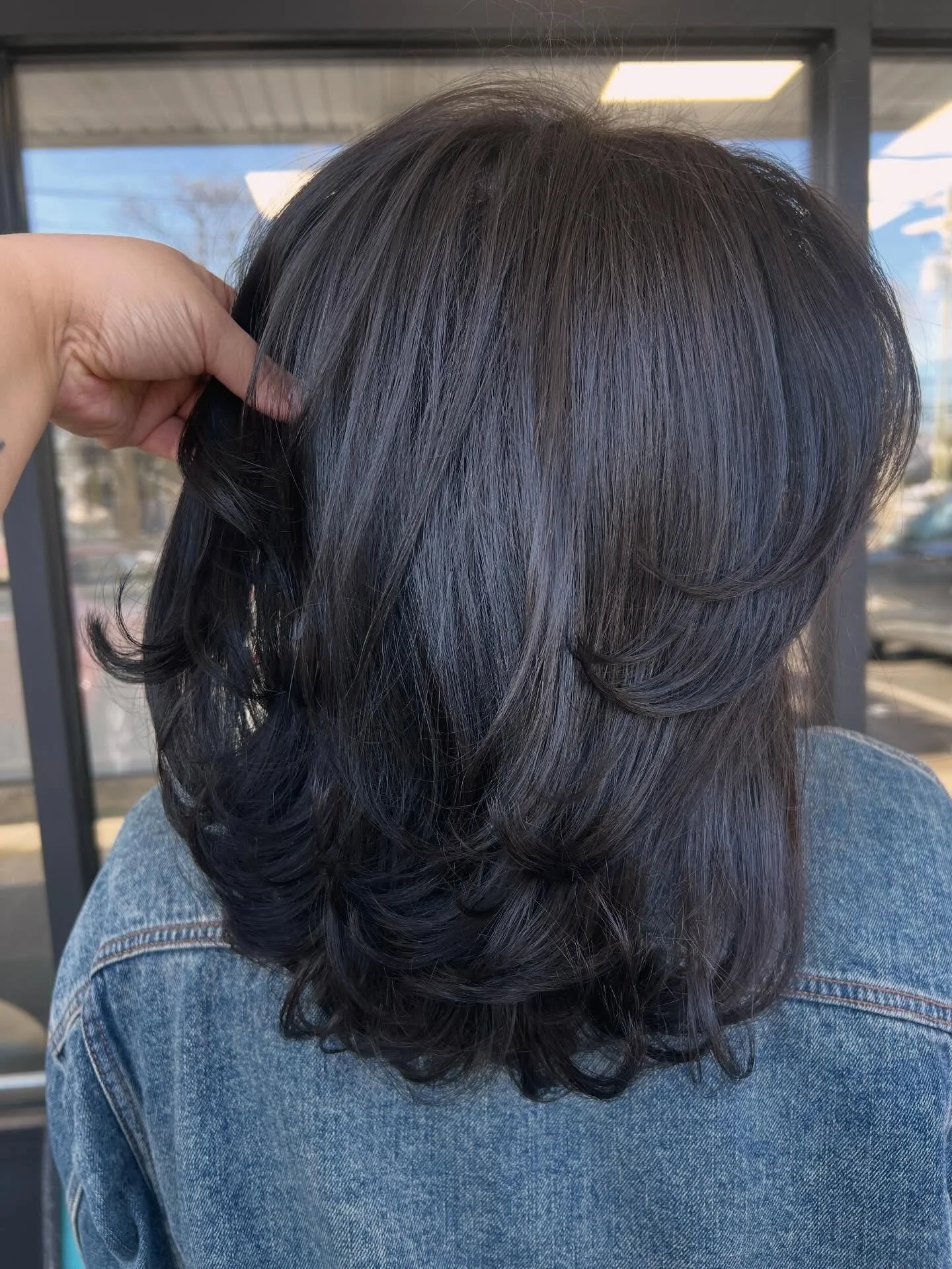 Polished, elegant, and ready for the season🤍
Haircut done by @manestylelyss_ 
📍 Fairfield, CT 
&bull; Text 203-571-9497 to book your appointment today! 
&bull; New clients receive 20% off their service of choice! 
&bull;
&bull;
#haircut #hairstylis