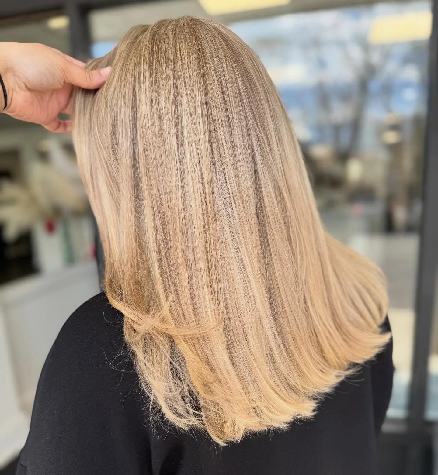 Full highlights, a custom glaze, and a fresh cut 🤍 dimensional blonde never goes out of style
Color &amp; haircut done by @ama_hair_ 
&bull; Call 203-292-5835 to book your appointment today! 
&bull;
&bull;
#fairfieldcthair #hairoftheday #haircolor #