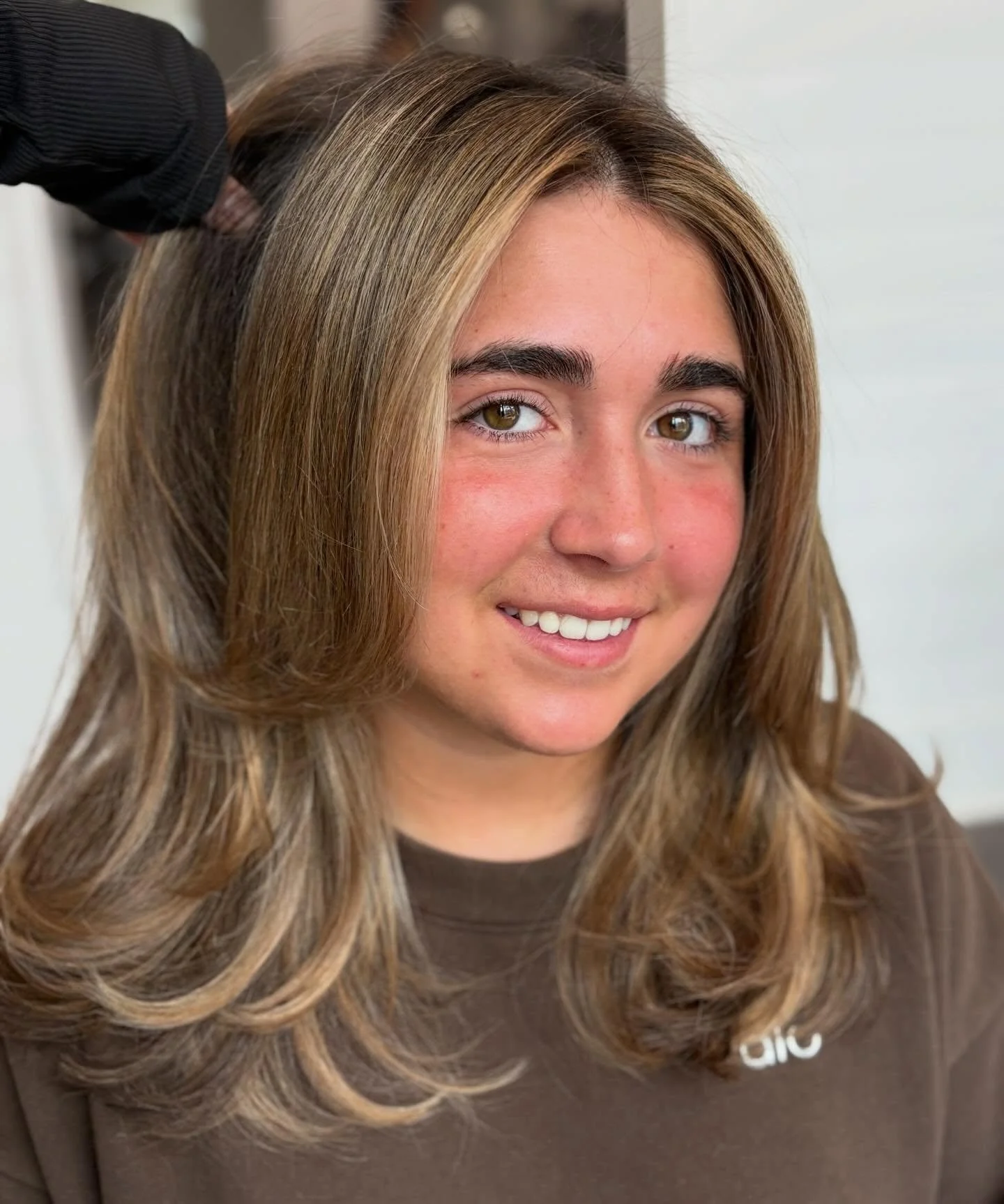 Seamless blends for my campus era ✨📚
Partial balayage &amp; haircut done by @angiestechniques 
&bull; Text 203-571-9497 to book your appointment today 
&bull; New clients receive 20% off their service of choice 
&bull;
&bull;
#balayage #balayagedand