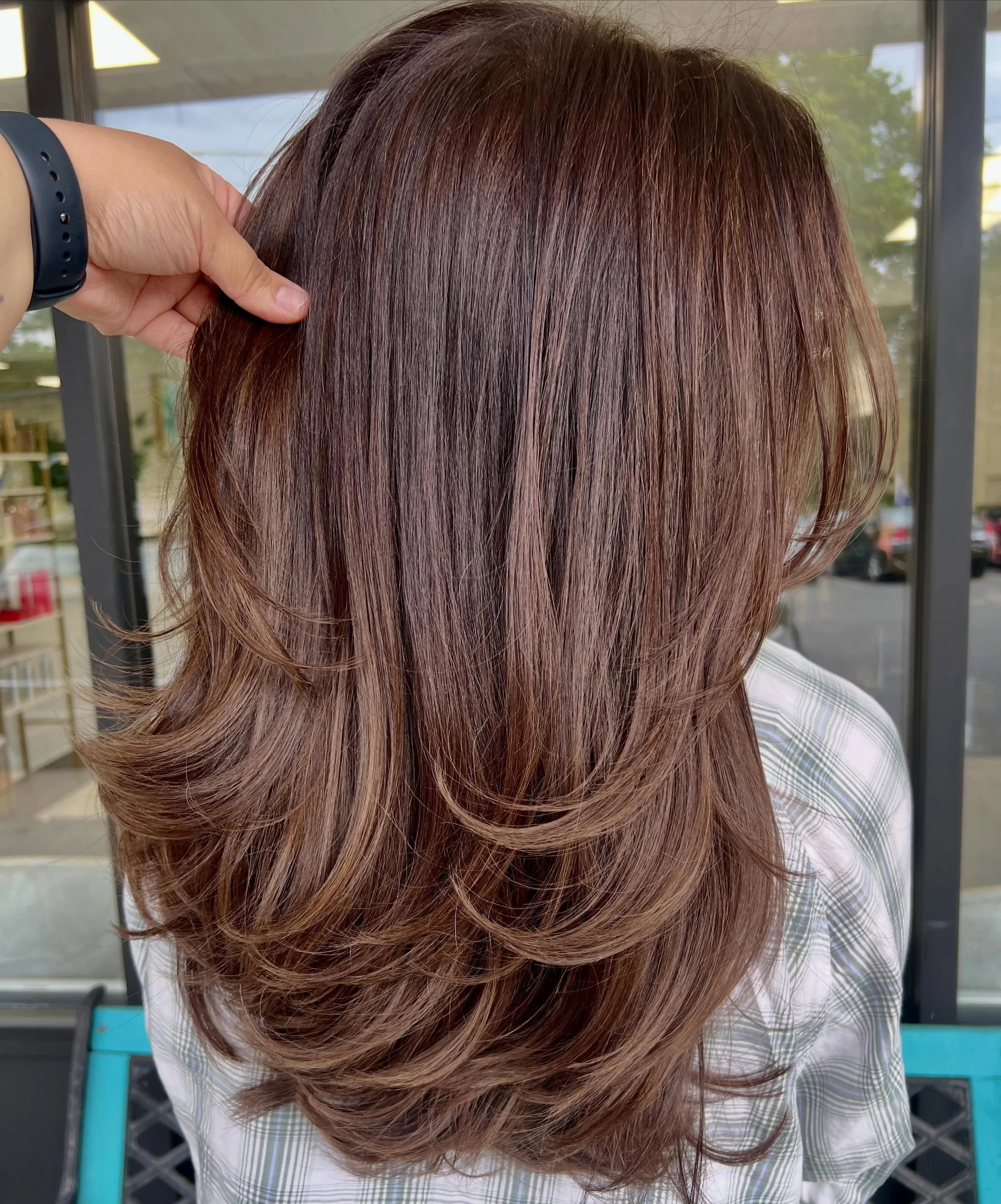 rich brunette, flawless finish ✨
color + haircut by Alyssa in our Fairfield location 💇🏽&zwj;♀️
@manestylelyss_ 
using Wella color 🎨
text 203-571-9497 to book your appointment today 🤍
&bull;
&bull;
#brunette #wella #hairgoals #haircut