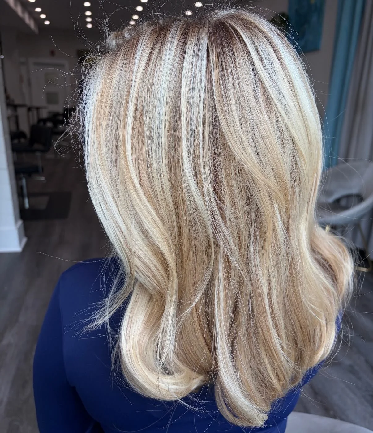 sun-kissed blonde all year round ☀️
highlights done by Bora in Darien 🤍
text 203-571-9497 to book your appointment 📲
20% off for all new clients 💛
&bull;
&bull;
#highlightsシ゚followers #hairstyles #haircolor #foryou