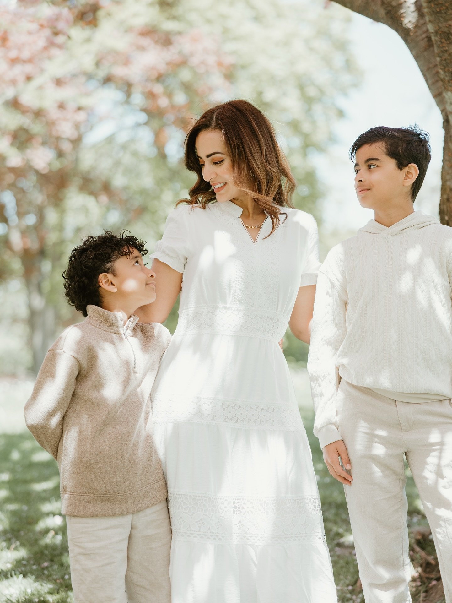 One of my favourite family shoots this spring 🌺 

It&rsquo;s always hard to post the work that I do when there are so many things happening in the world. 

But I am reminded, with every shoot, that each and every client I have, builds this community