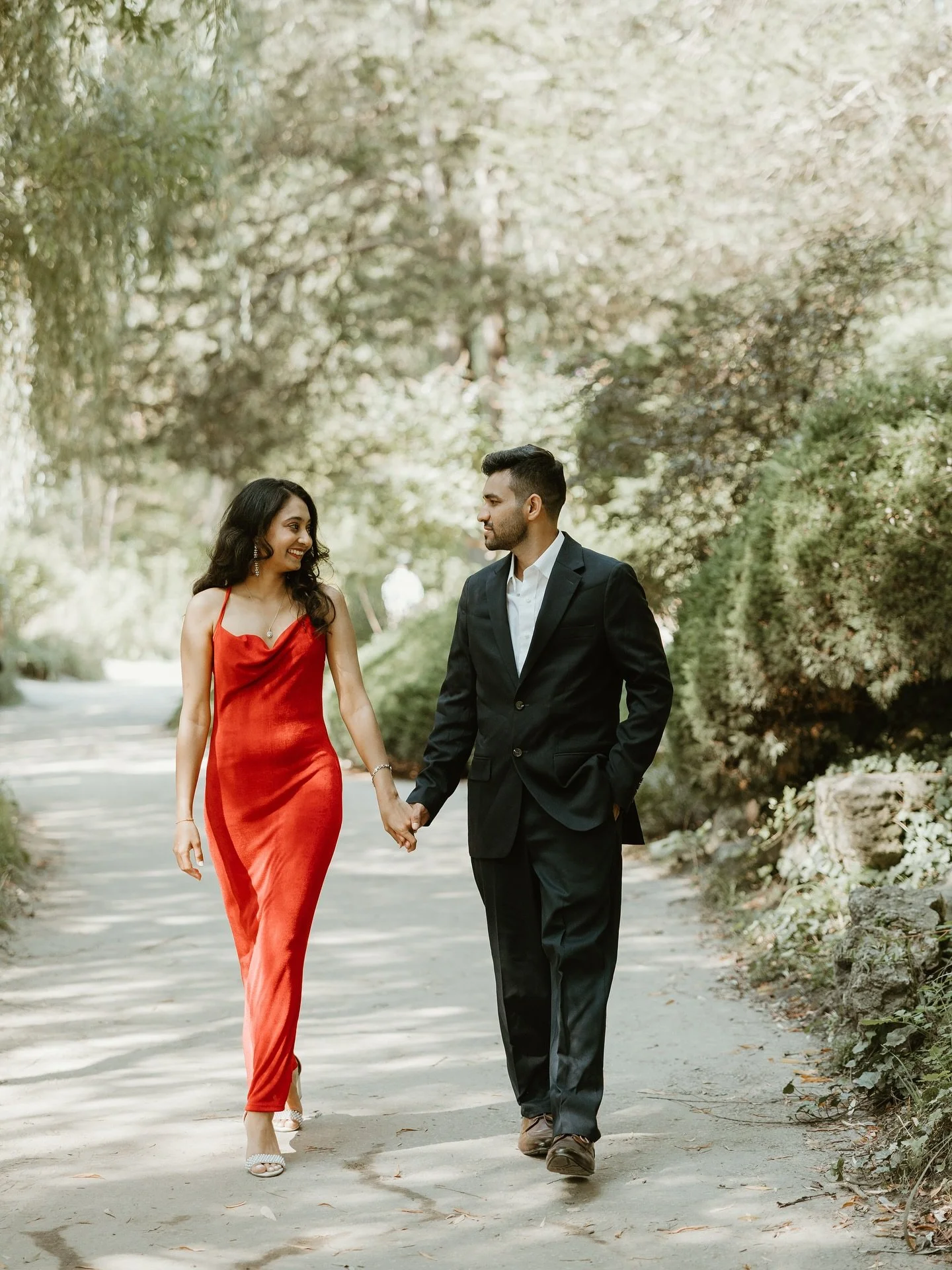 Nothing staged, just real smiles and big feelings 💍

So grateful I got to witness and capture D &amp; K&rsquo;s engagement story 🤍

Engagements like this remind me why I love what I do. Real emotion, natural laughter, and a story you&rsquo;ll want 