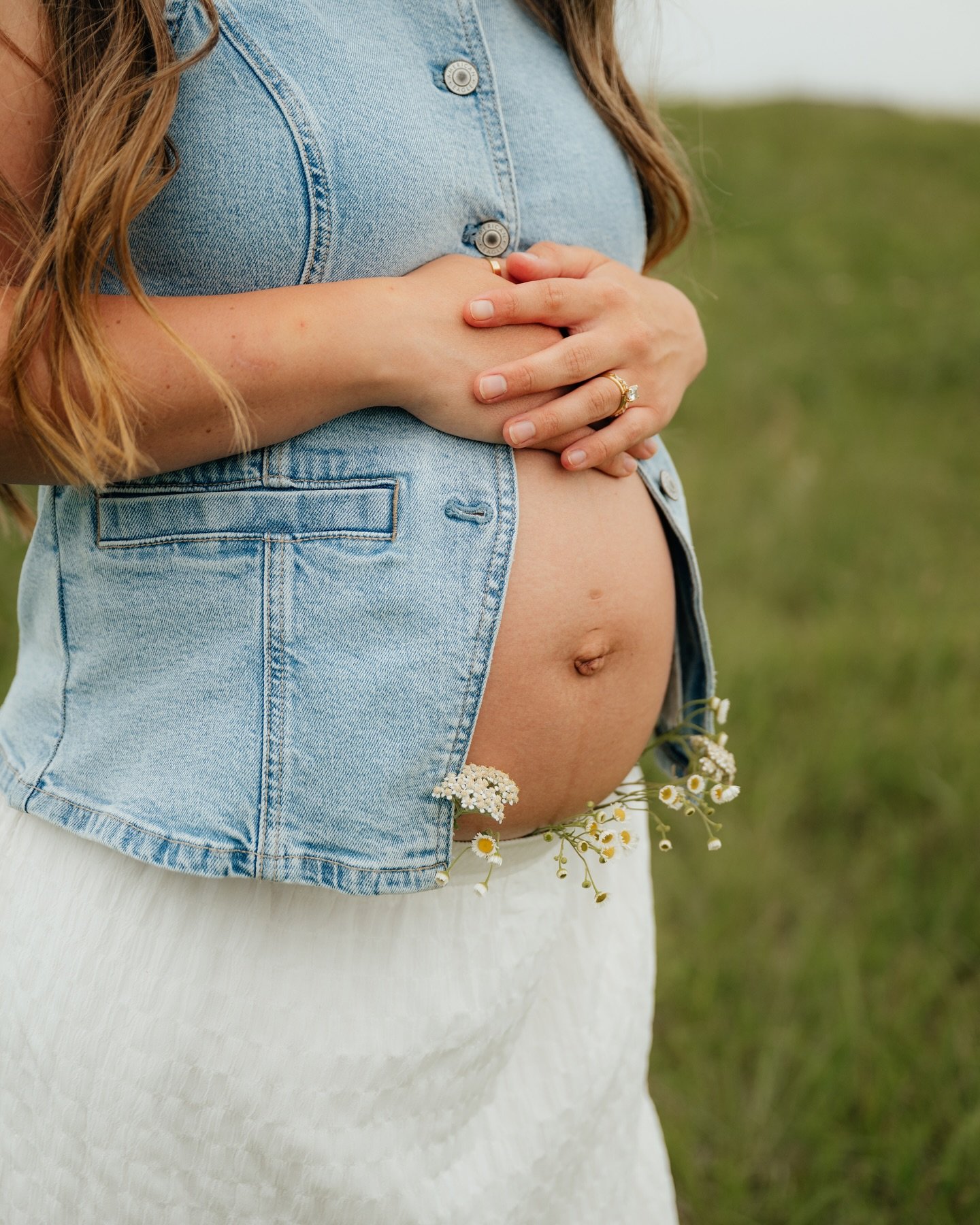 The start of another sweet family π©΅π«§π«
I have gotten to know Emma and Dagen throughout the past couple of years and there is no doubt in my mind they will be amazing parents! Praying that Gods hand is in their next chapter of life guiding them β¨