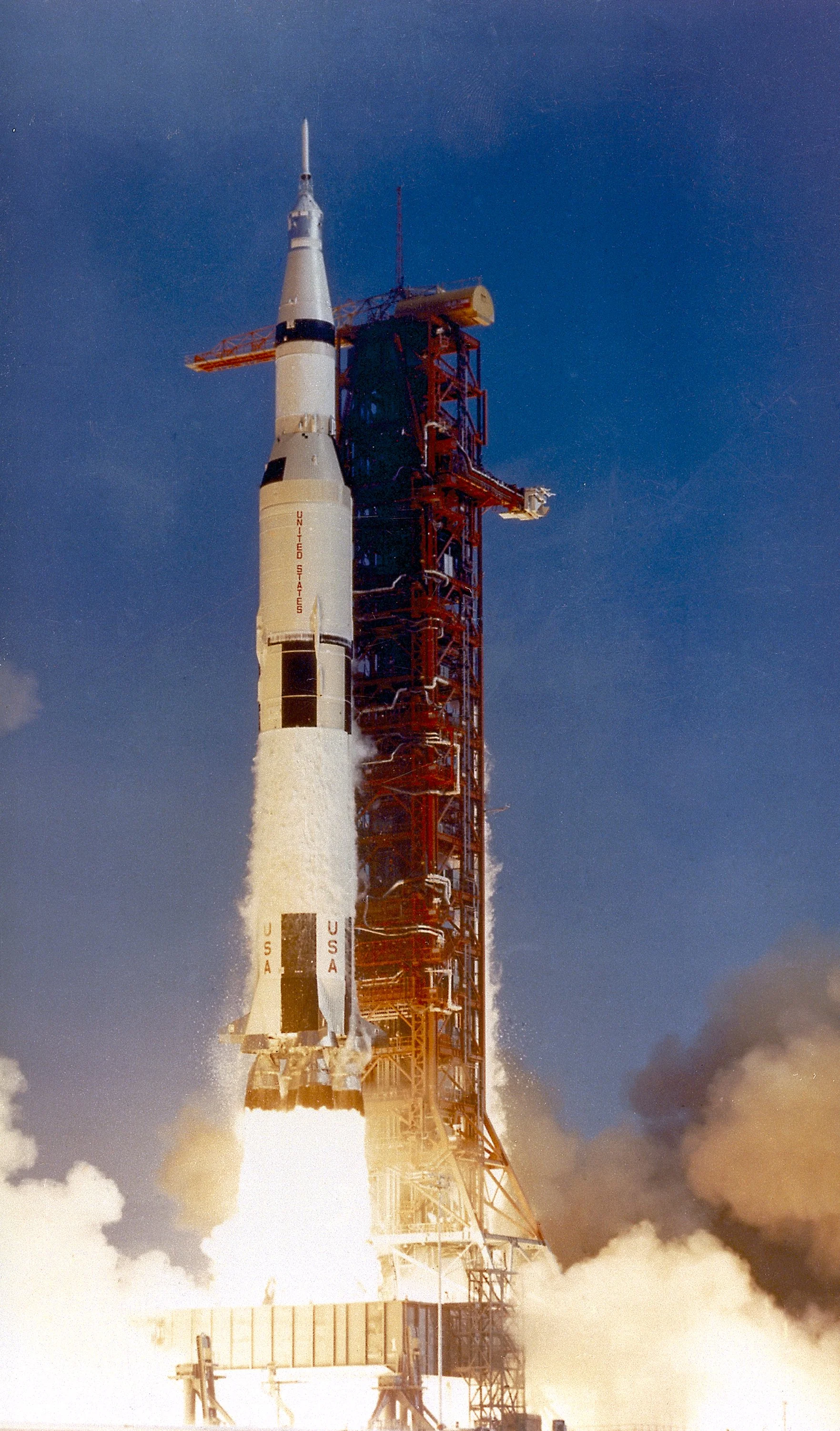 Saturn v and apollo 11 launch 6901001~orig.jpg