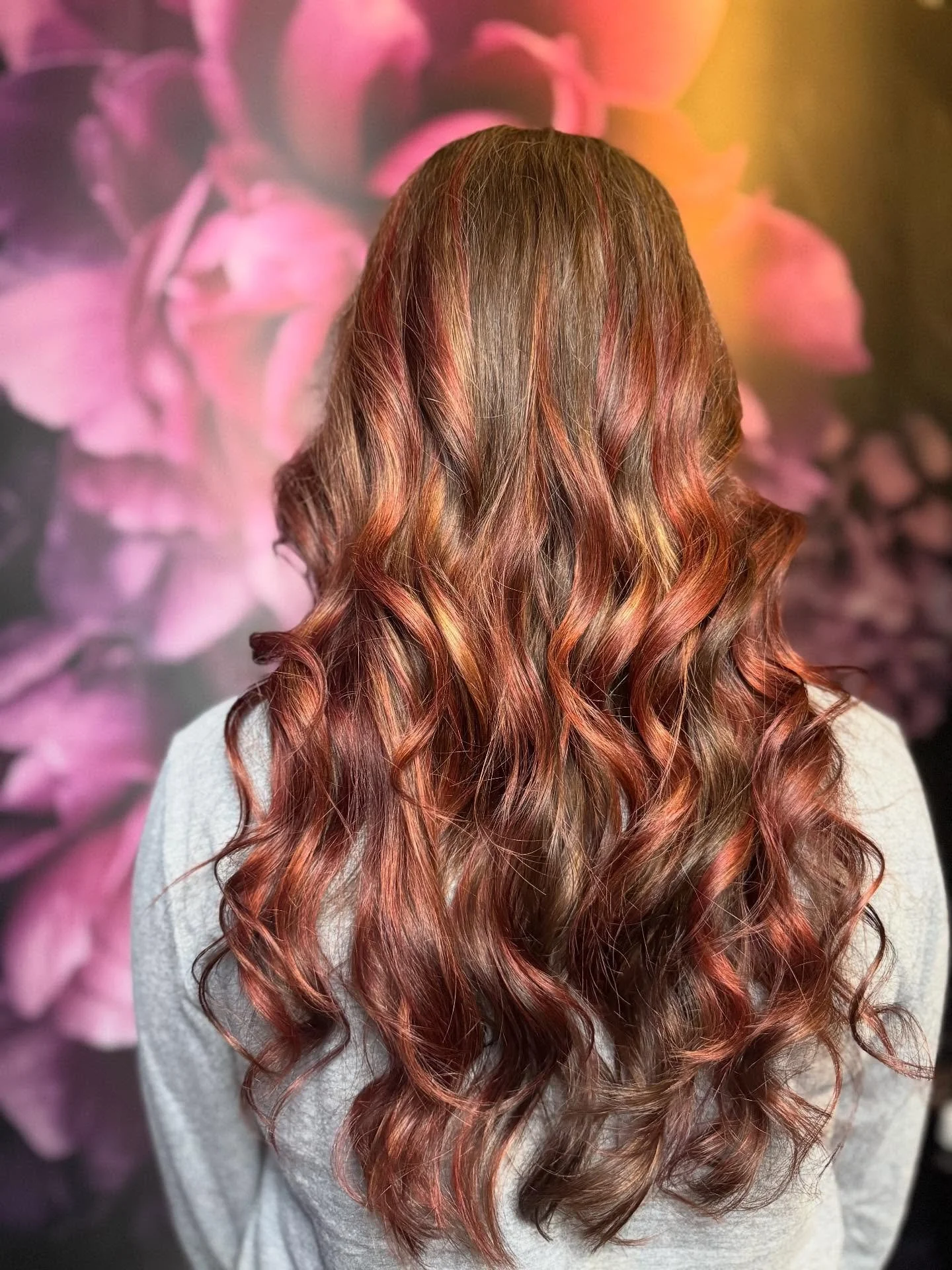 When the autumn leaves start falling, red starts calling 🍁

Ready for a seasonal switch up? Let our colour connoisseur Zo&euml; take you from summer blonde to a rich fall shade! Book now while you still can!!

Samantha&rsquo;s dimensional color was 