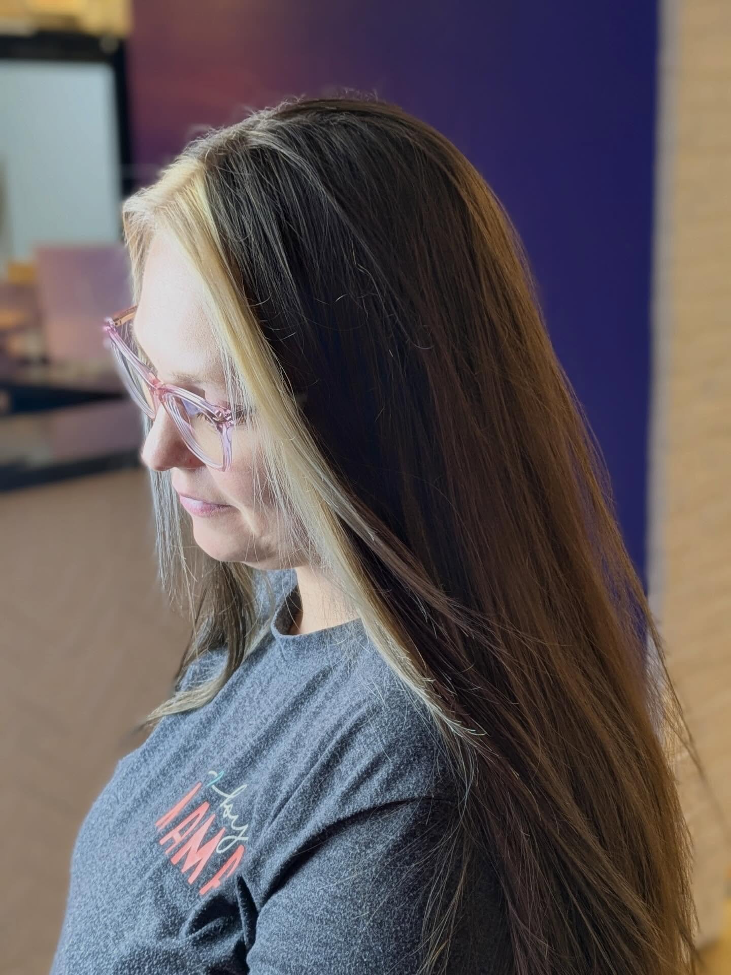 Turn the contrast all the way up for this mommy photo shoot money piece! 🤑🤰🏽

Courtesy of our color connoisseur Zo&euml;! 

#moneypiece #pittsburghsalon #pittsburghhair #pregnancyphotoshoot #darlinknikki