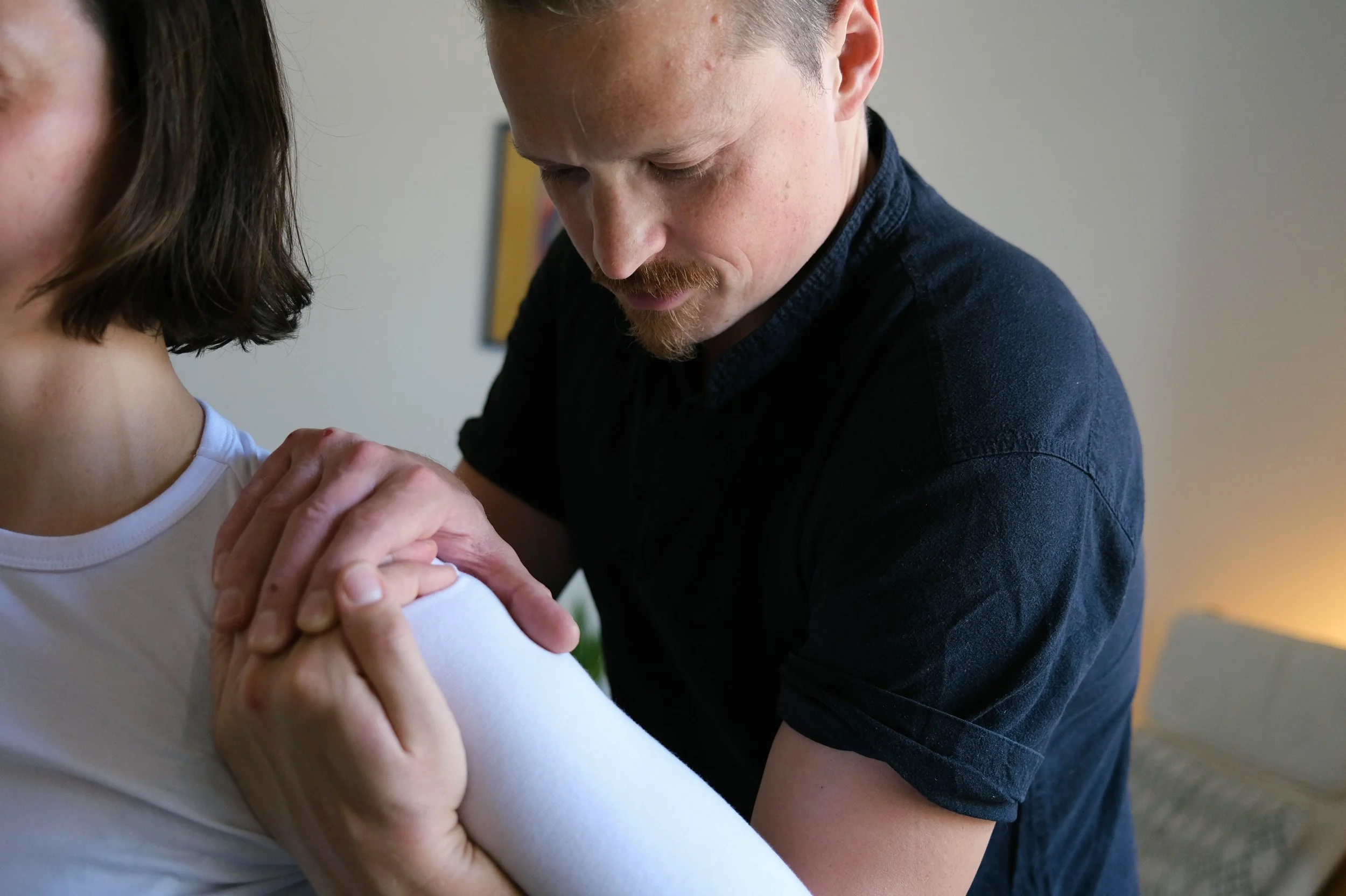 Osteopathic treatment for shoulder pain at The BodyWorx in Totnes