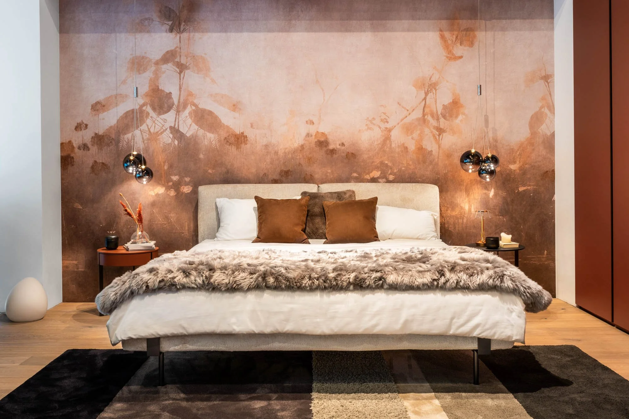 interior-design-fotografie-schlafzimmer-orange-couchtisch-1.jpg