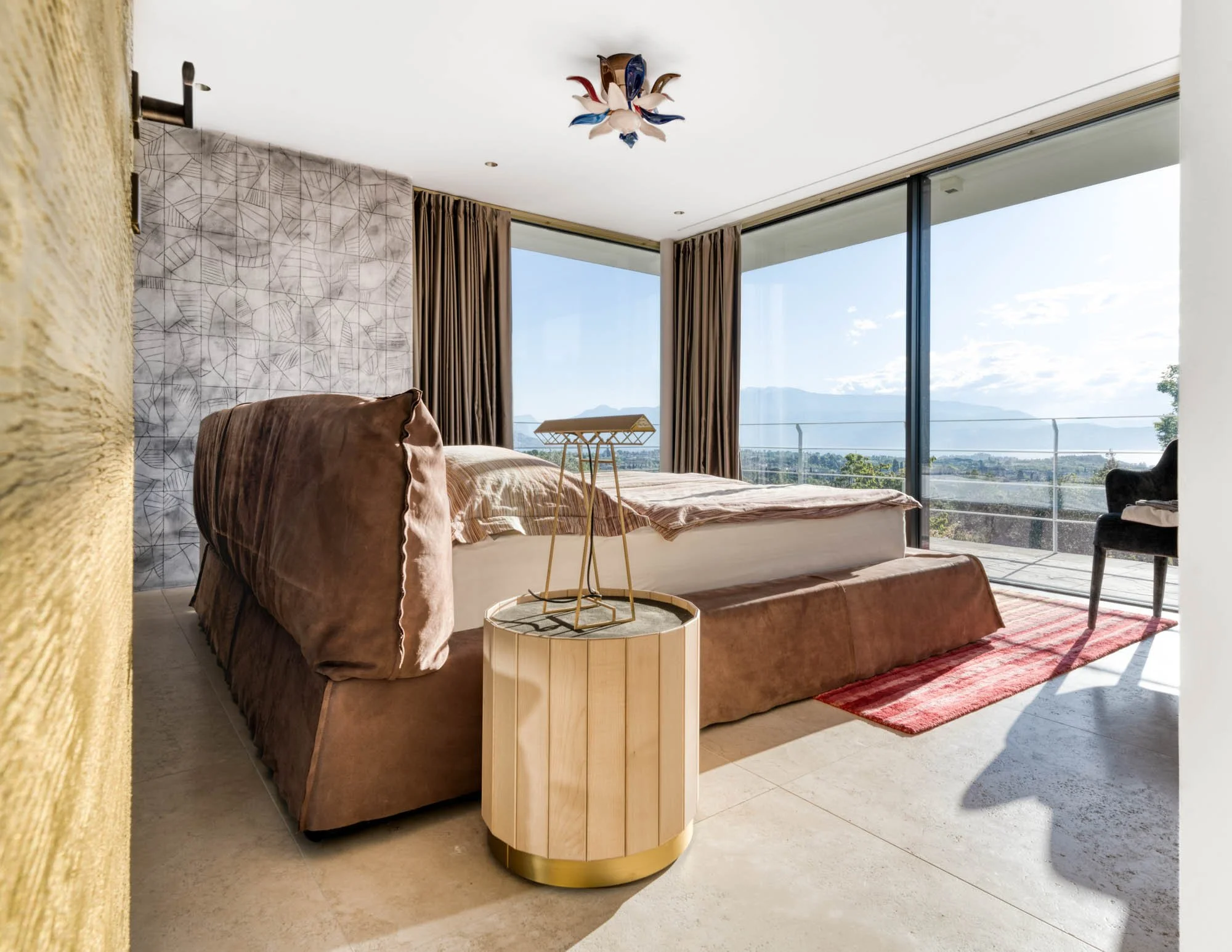 interior-design-fotografie-italien-villa-baxter-bett-lago-di-garda-ausblick.jpg