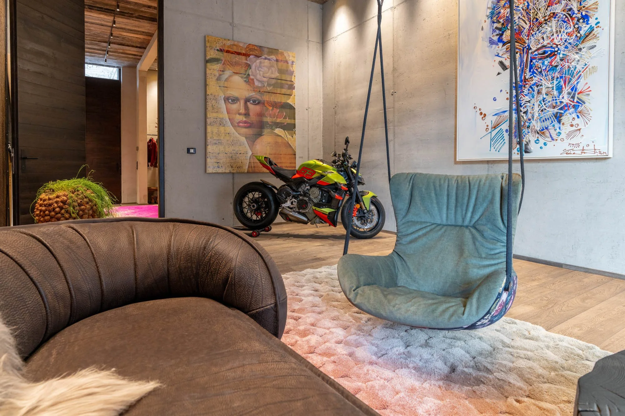 interior-design-fotografie-galerie-baxter-sofa-lamborghini-bugatti-motorrad-1.jpg