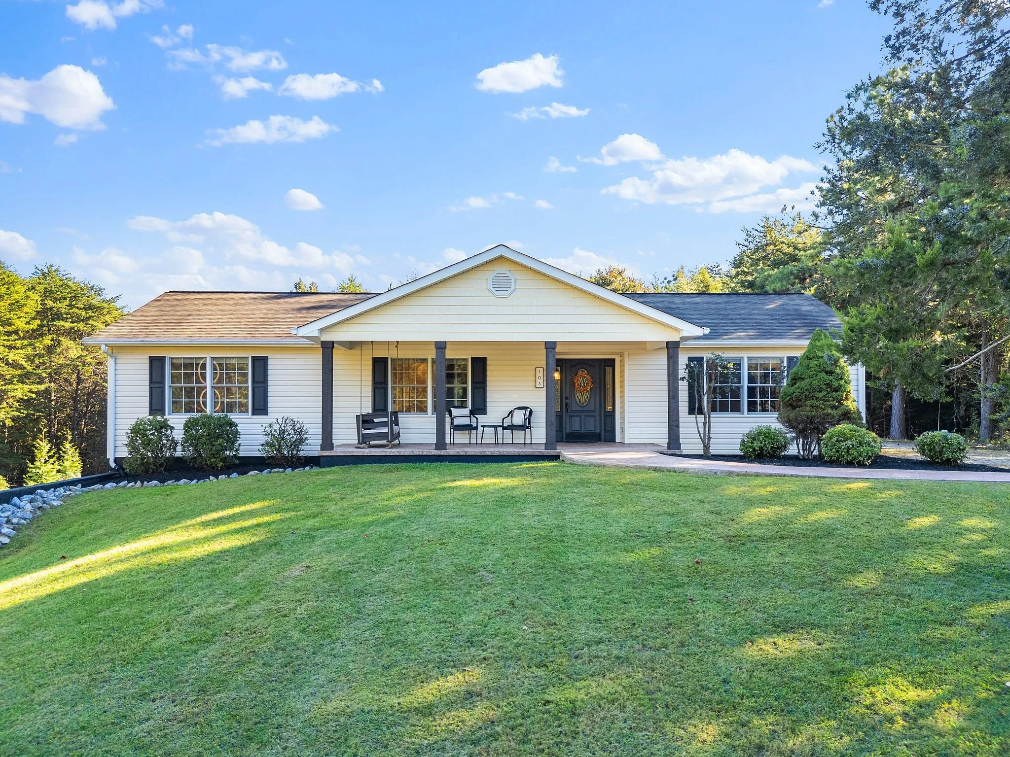 103 Craddock Ln - $459,000