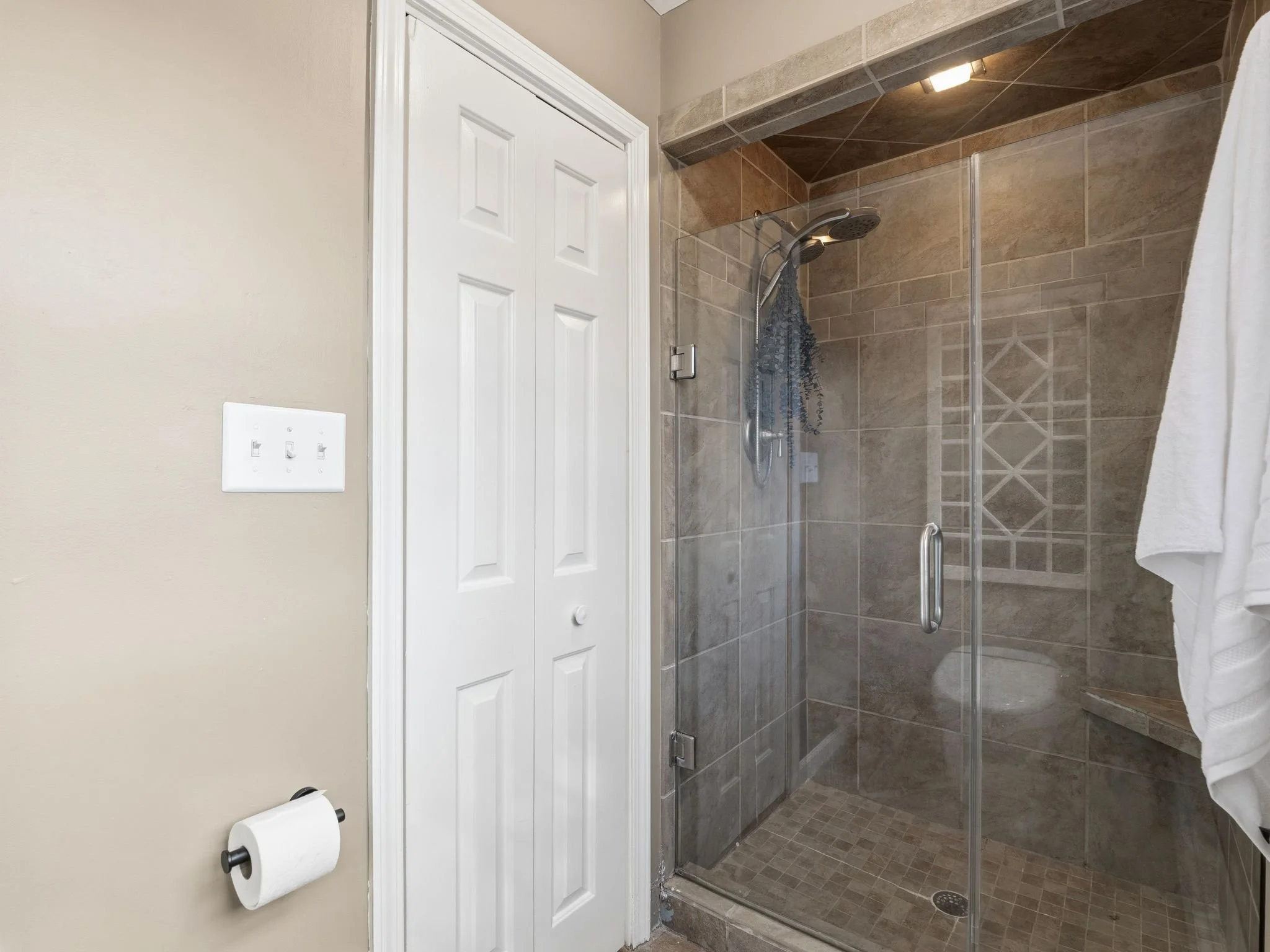 35-4867 Hunting Hills Dr-MFW Media.jpg