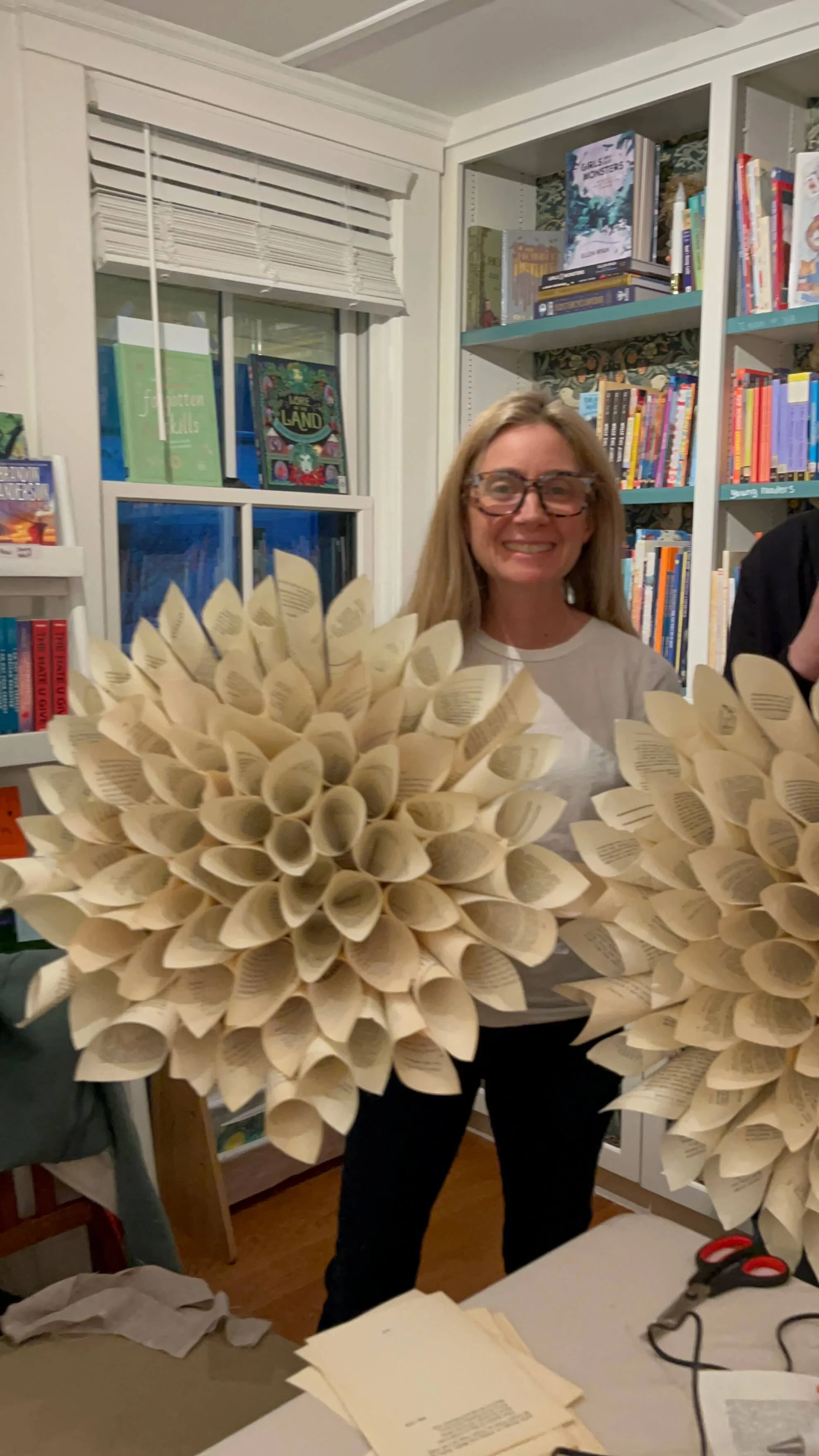 happy customer with dahlia wreath (Copy)