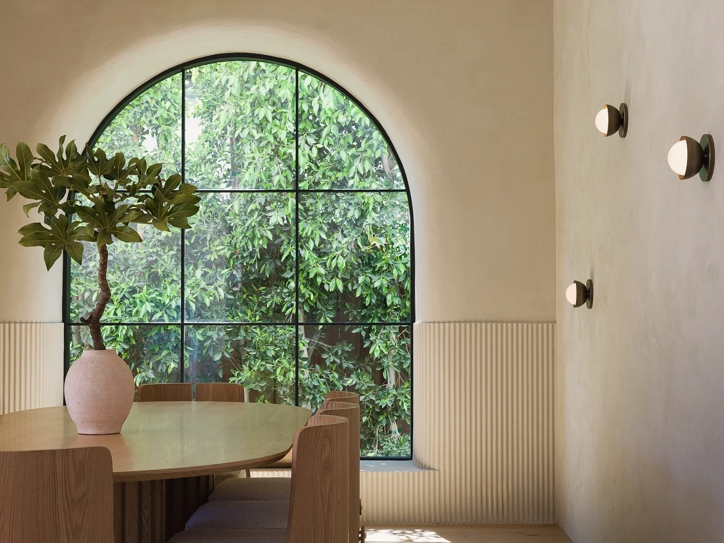 Embracing curves and craftsmanship in every detail: arched windows, curved walls, and fluted plaster bring timeless elegance to the dining room at Villa La Maida