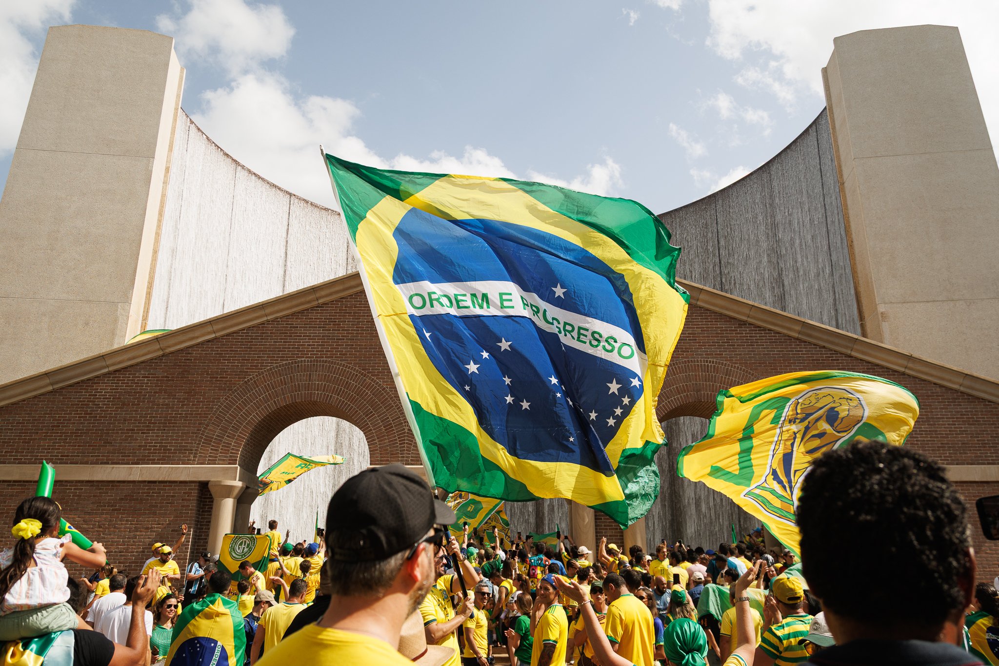 ALLYNADAMS_Brasil Fan Drums_0968-3.JPG