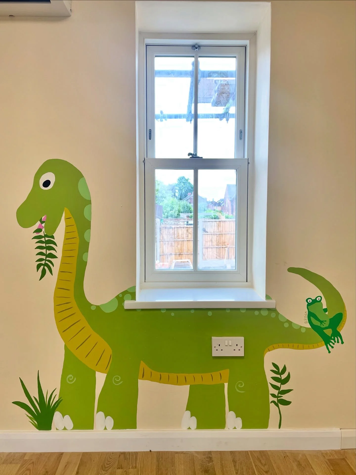 Mural 3/6 for little frogs nursery - El dino