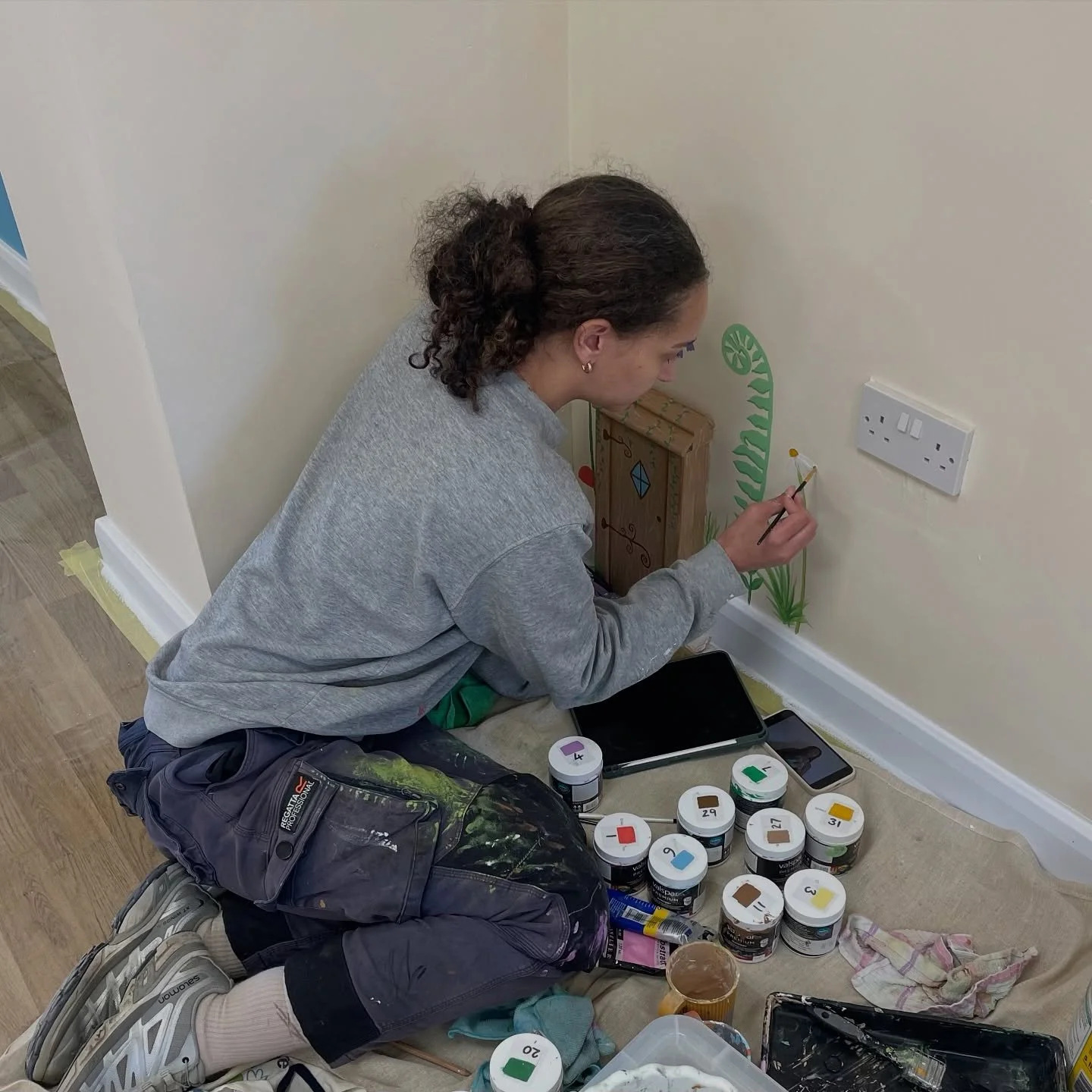 Sneak peak at the process &amp; the inspiration (Hogan the dog) for little frogs nursery 🐸🎨
loved painting in this space, with it being a nursery it means I can make it playful &amp; full of things for the kids to be curious about 

#nurserydecorat