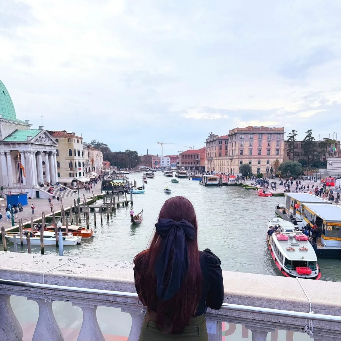 Turning my back on the world to embrace the magic of Venice. 🤍✨#LaDolceVita #venice