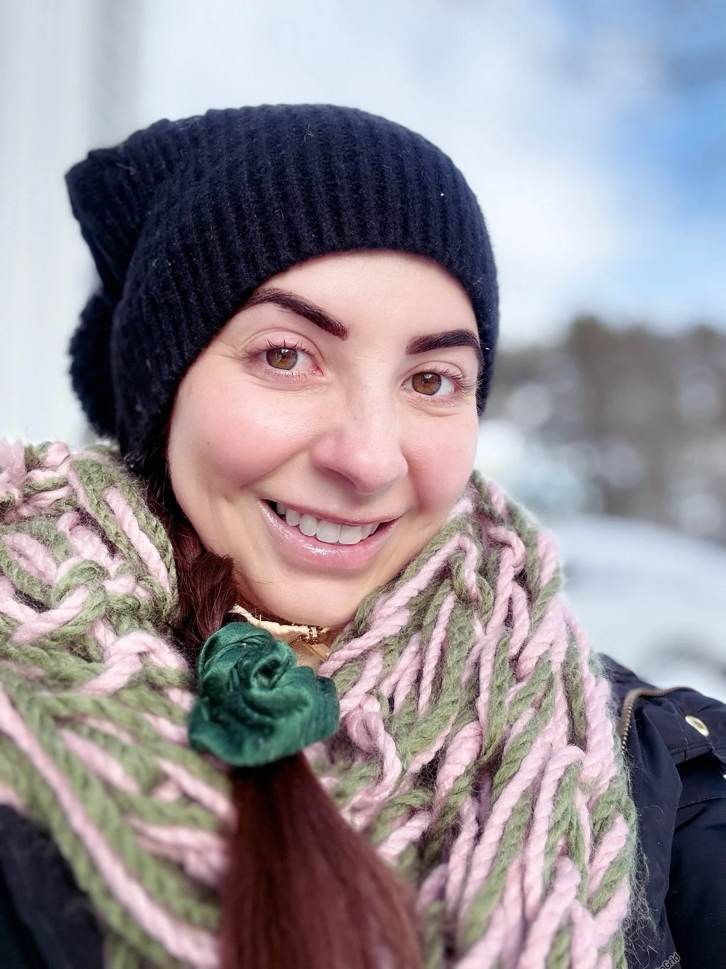 Winter is officially here ❄️ and so is dry, tight, irritated skin.

I just dropped a new blog all about why our skin gets drier in the winter &mdash; and exactly how to fix it 🧴✨
From moisture loss + indoor heat to the skincare mistakes I see daily 