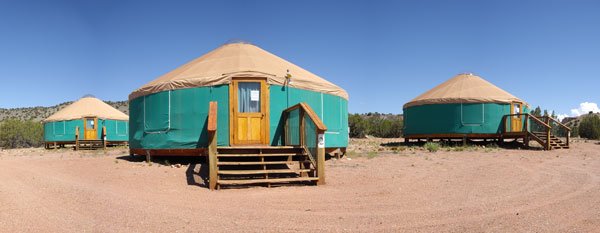 Yurt-Outside01.jpg