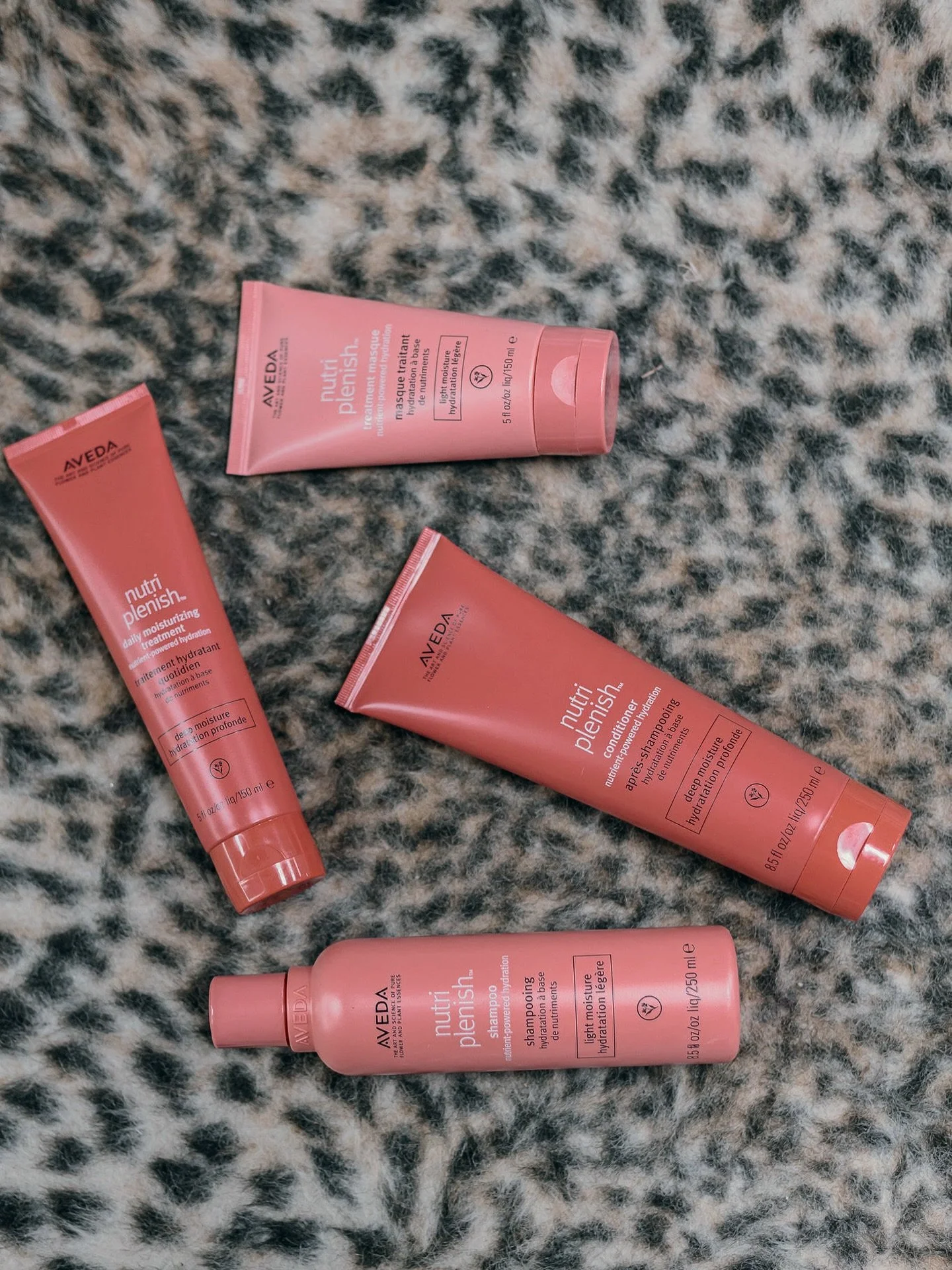 PSA: Your hair is craving hydration right now!!! Winter is the season your scalp needs the MOST hydration! 

Keep your strands soft, shiny, and happy with some extra hydration this season, using our Nutriplenish products by @aveda 💝