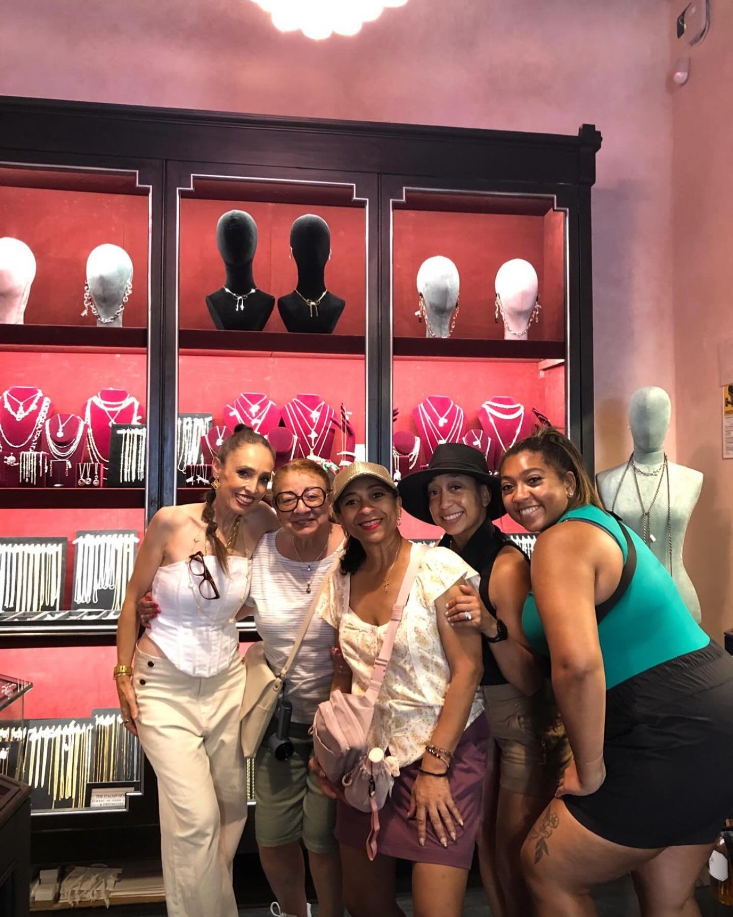 It was so nice to meet the King family from Washington in our store today❤️