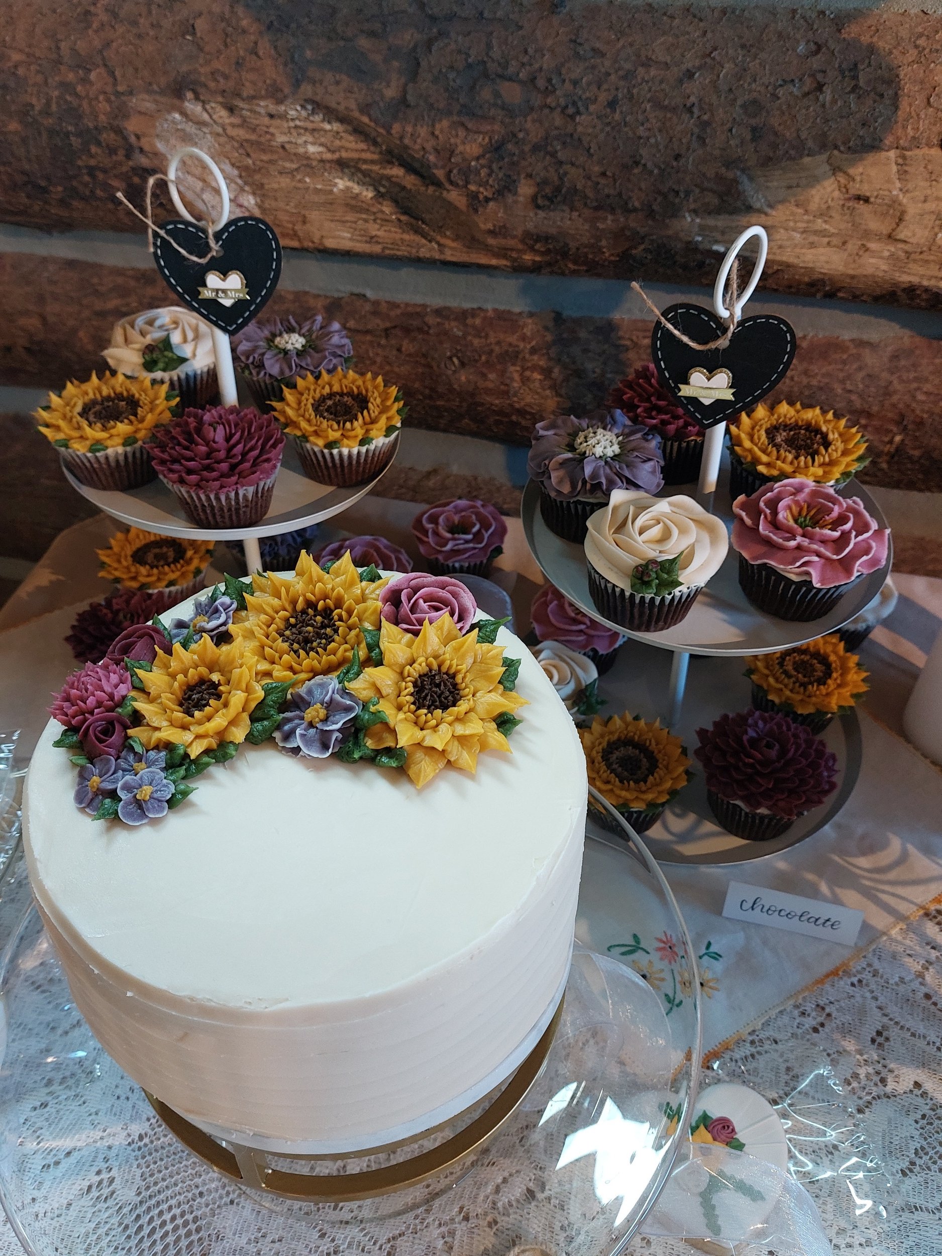 Fall wedding with cutting cake and cupcakes