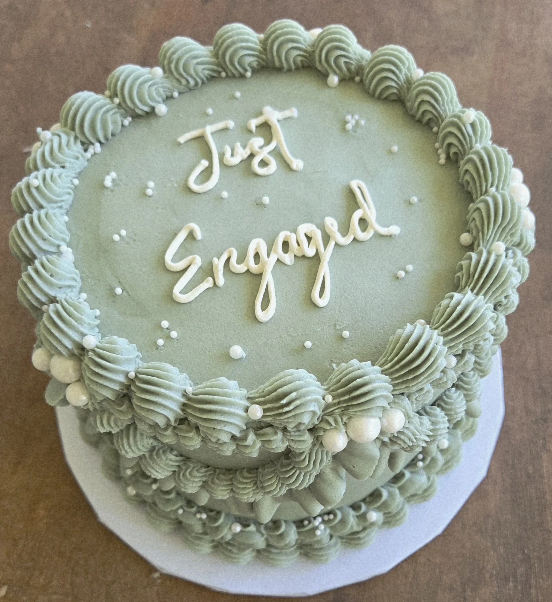 vintage engagement cake with pearls