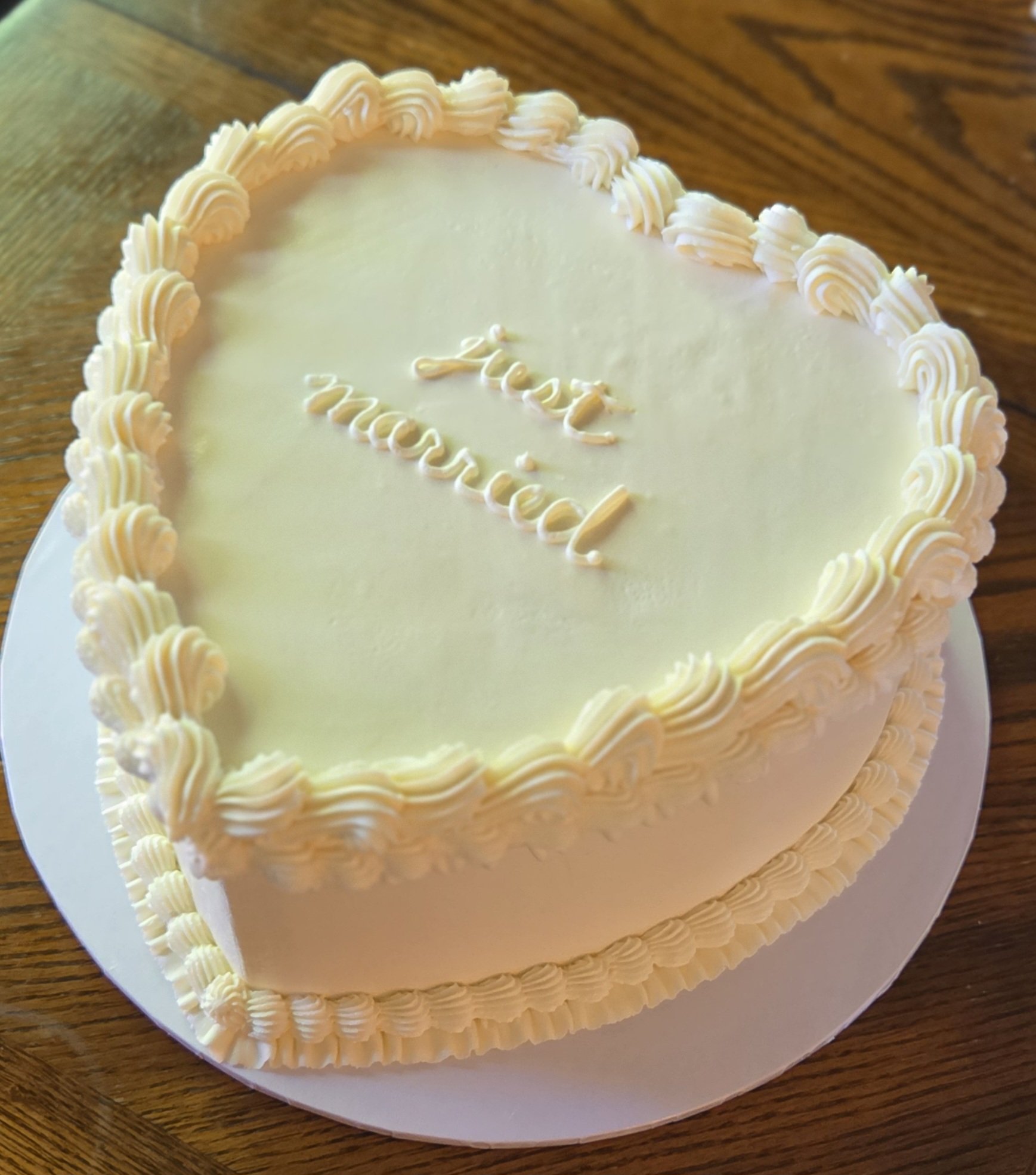 Heart cake with simple piping