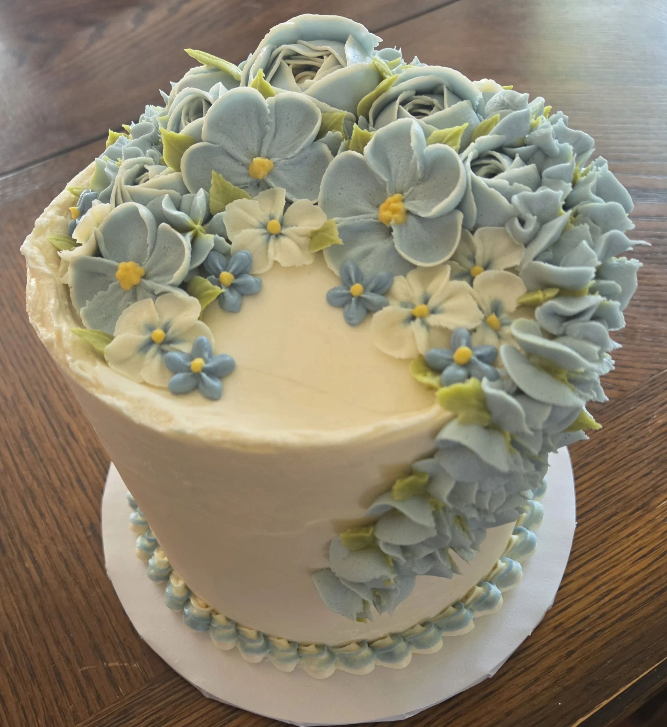 Lots of buttercream flowers