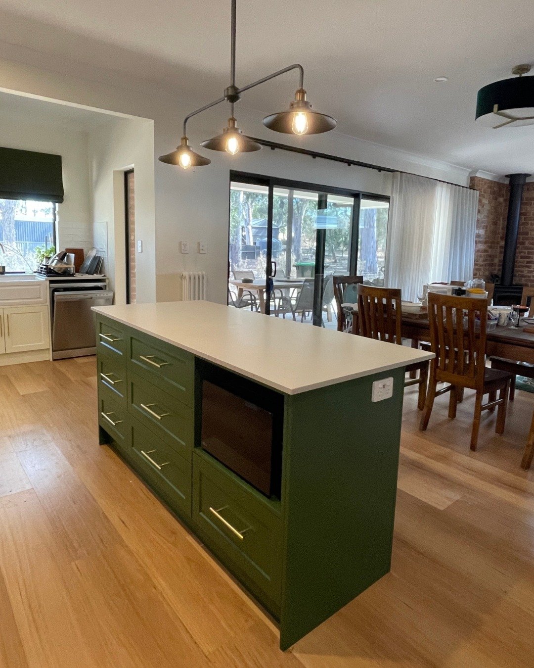 How good does this industrial style pendant look above this island bench?
A modern &amp; timeless lighting upgrade for another happy client. 🤝🏻💡

Reach out to chat about your next home improvement!

📞 Call Kaleb on 0437 777 385 to get in touch. 
