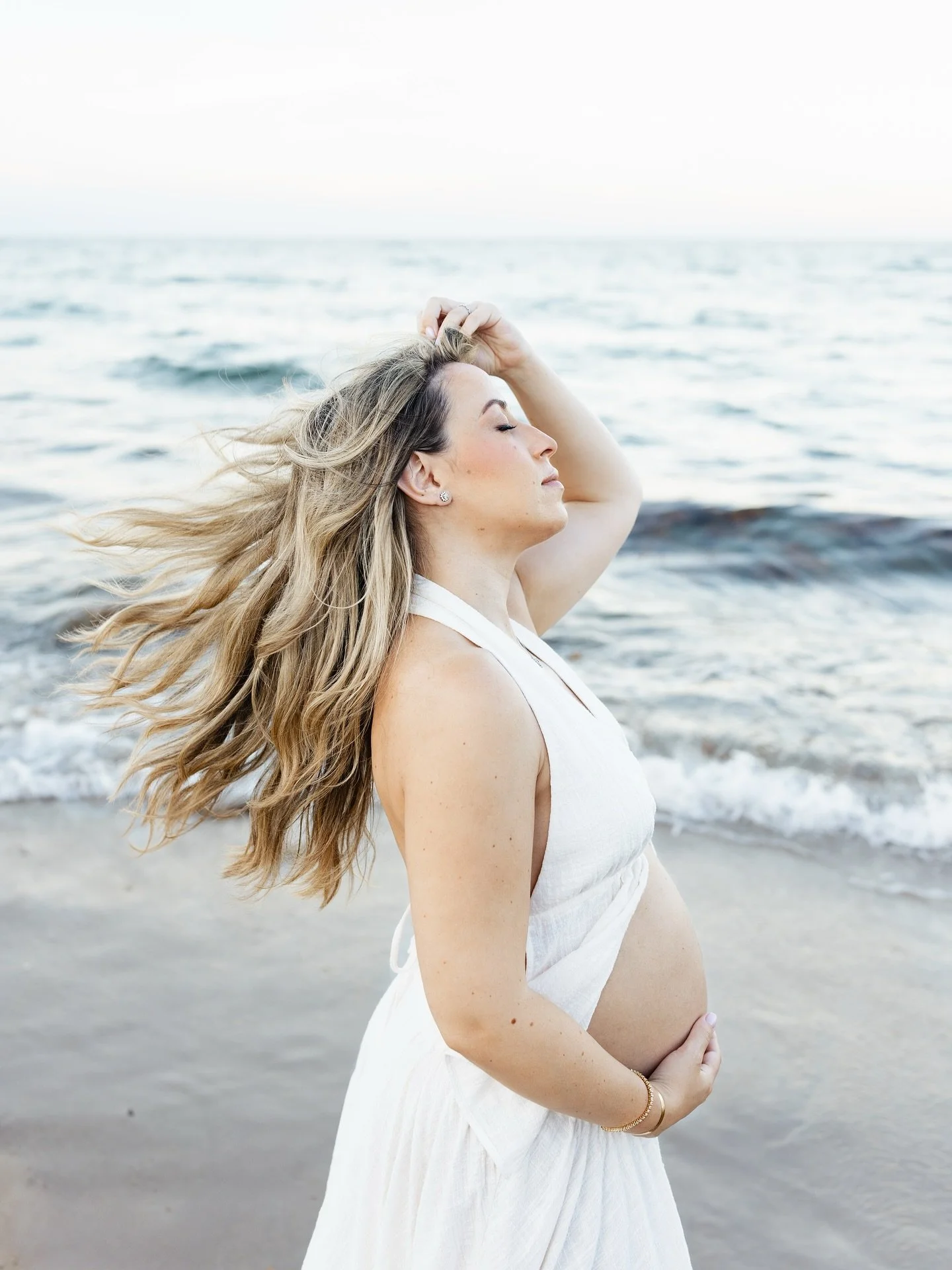 A babymoon maternity session is ALWAYS a good idea 😊 Met this sweet couple at sunset at the Four Seasons Palm Beach to celebrate their babymoon. We captured such a beautiful maternity session for their first baby &mdash; a truly special evening by t