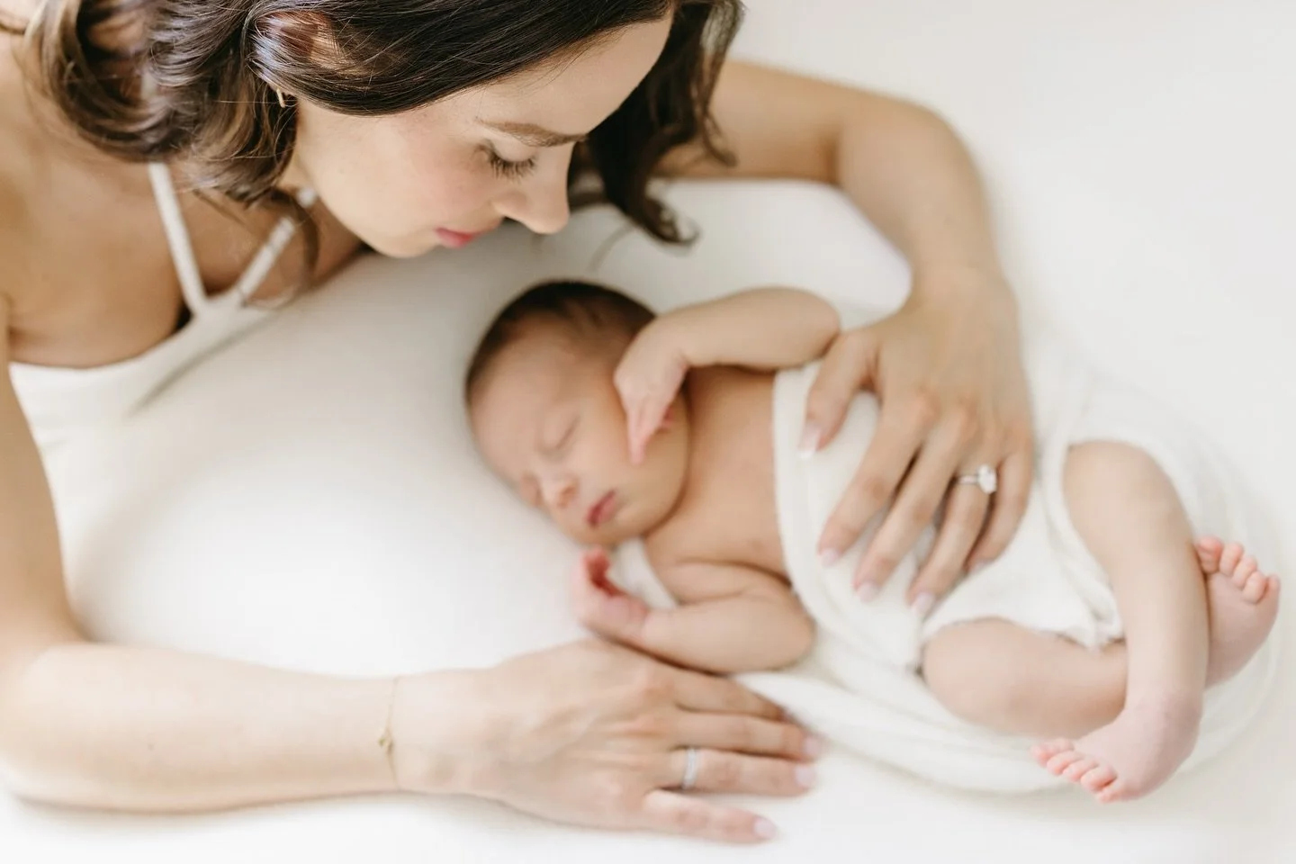 Picture this : you&rsquo;ve had your baby, and you don&rsquo;t have to worry about a single thing. From the moment you book, every detail is thoughtfully planned so you can simply rest and soak in these fleeting days. Your outfits are styled with car